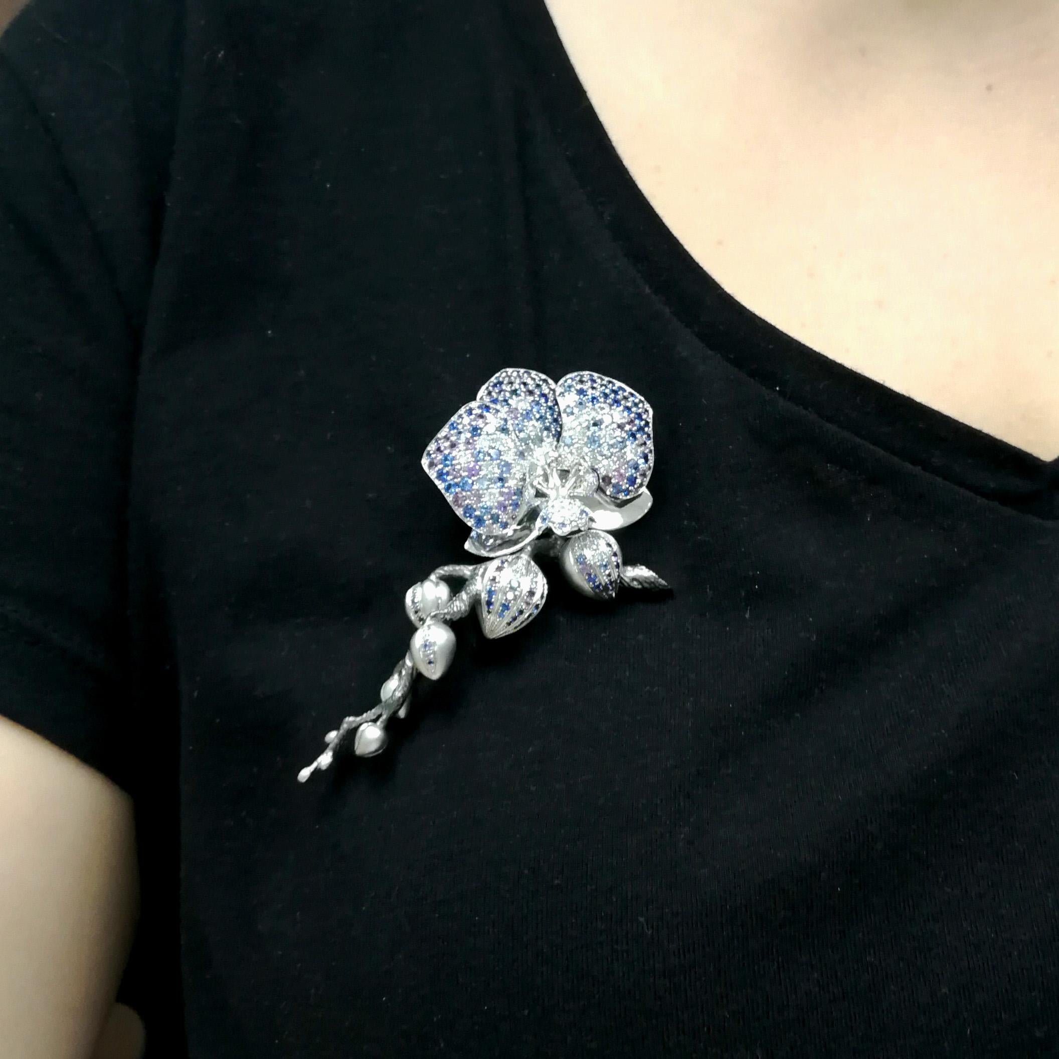 Blue and Purple Sapphires Diamonds 18 Karat White Gold Orchid Brooch For Sale 1