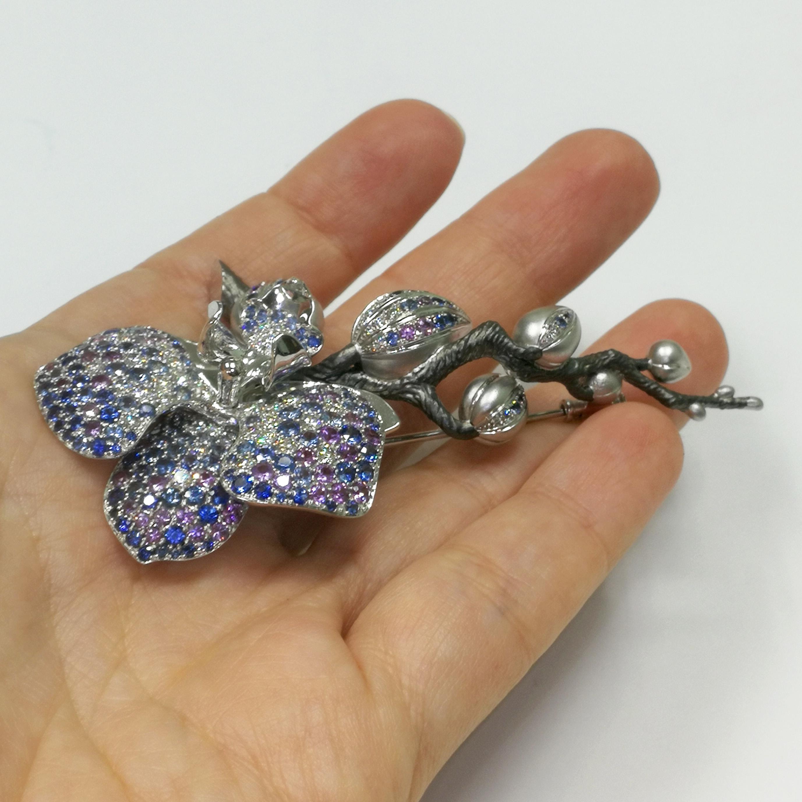 Blue and Purple Sapphires Diamonds 18 Karat White Gold Orchid Brooch In New Condition In Bangkok, TH