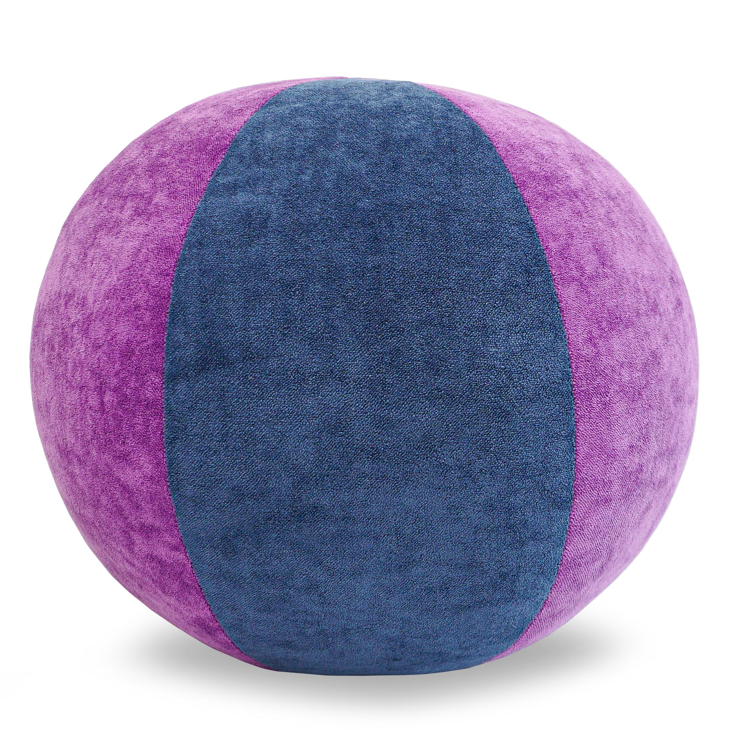 Moderne Oreiller à boules en velours bleu et violet  en vente
