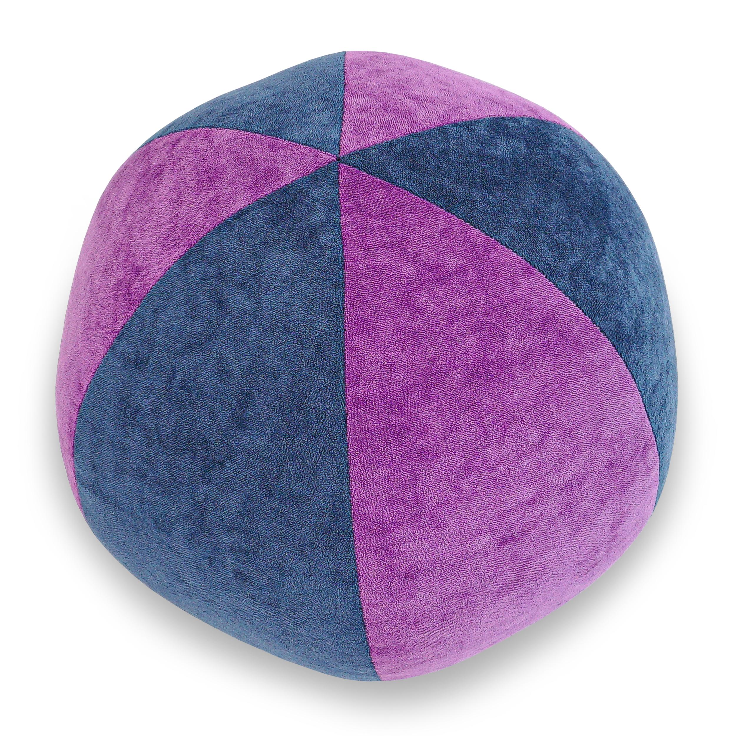 Oreiller à boules en velours bleu et violet  en vente 1