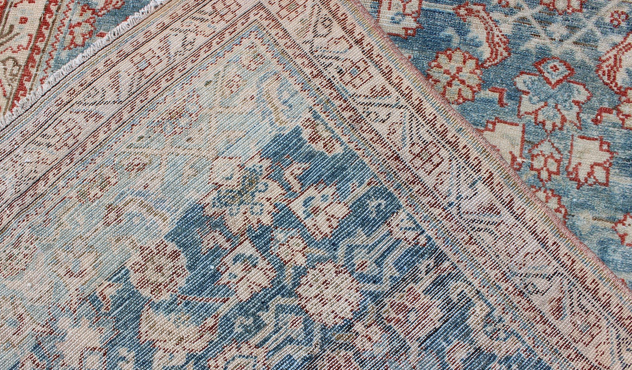 Long tapis de couloir persan ancien Malayer bleu et rouge à motifs géométriques sous-jacents en vente 6