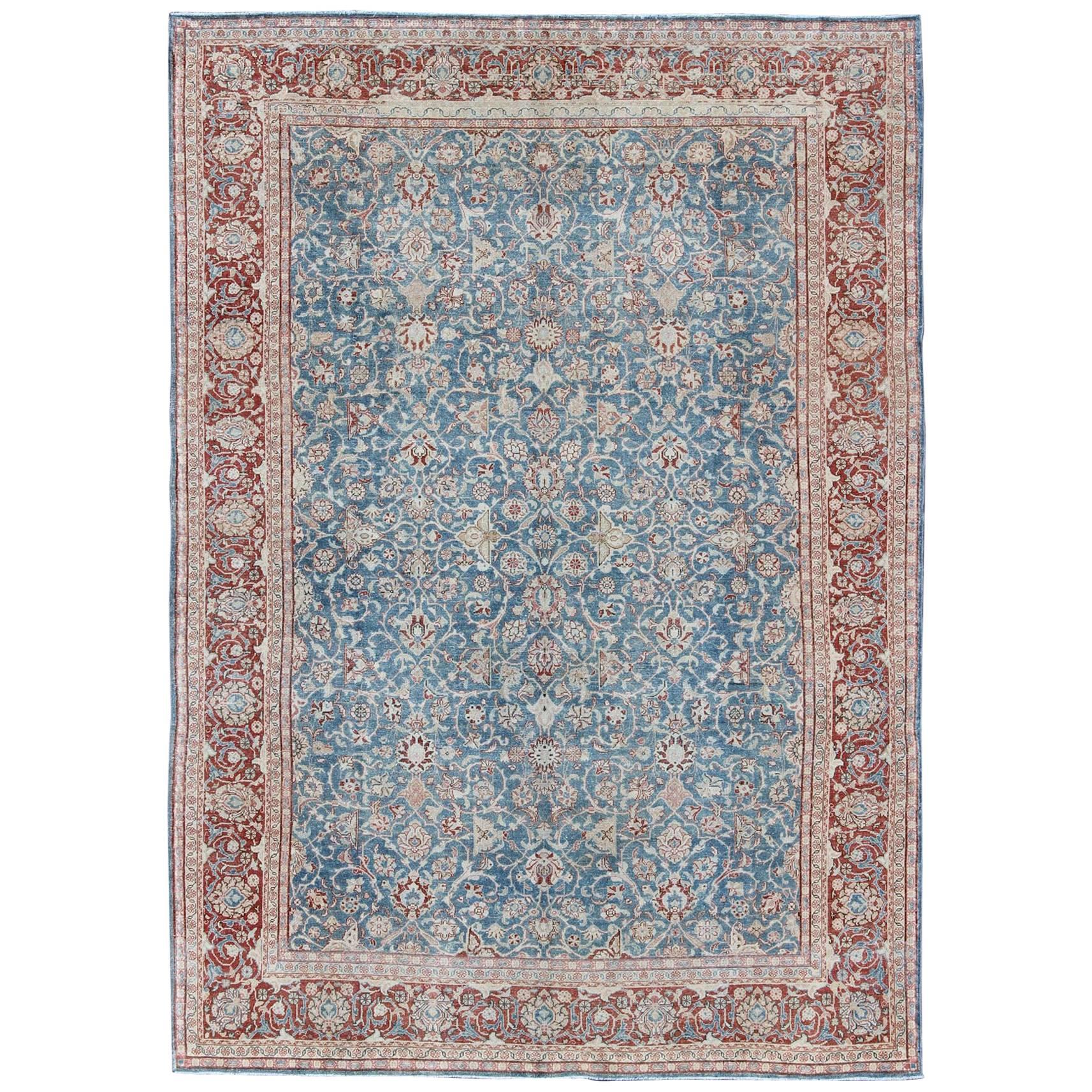 Blauer und roter antiker persischer Malayer-Teppich aus Persien mit All-Over-Design und verschnörkelten Bordüren im Angebot