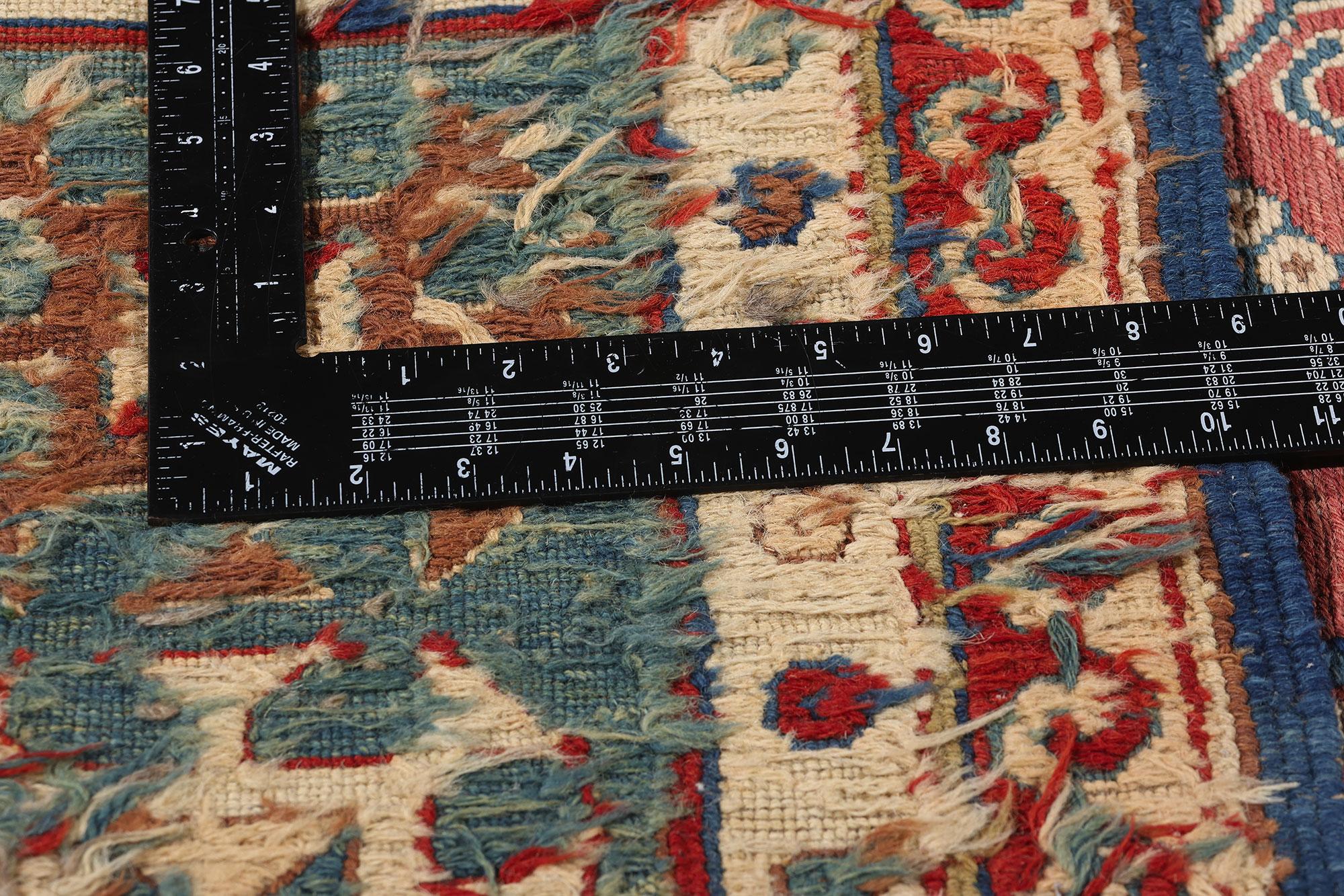 Großer kaukasischer Stammeskunst-Teppich in Blau und Rot, 09'09 x 13'05 im Zustand „Gut“ im Angebot in Dallas, TX