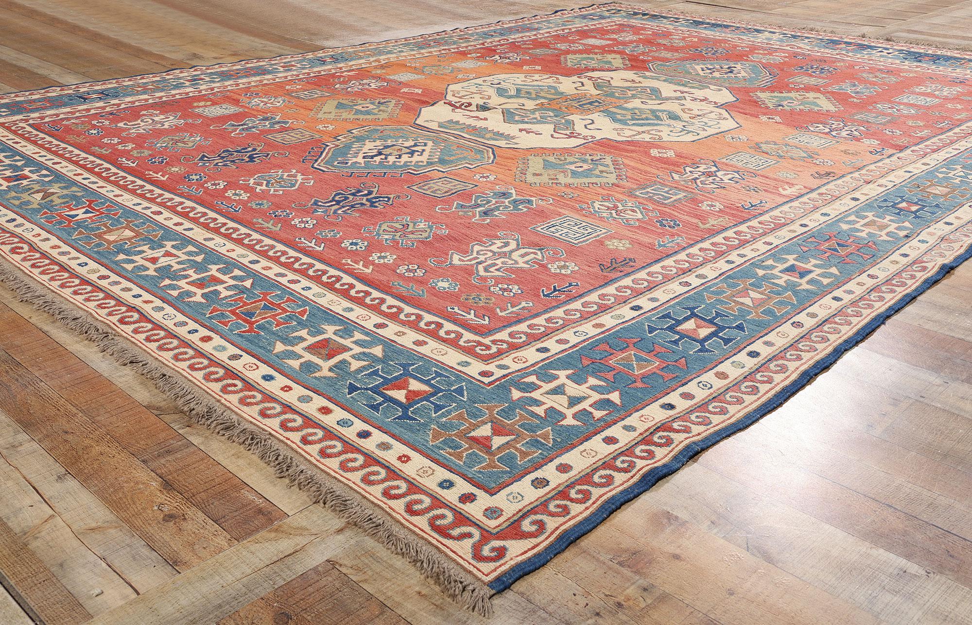 Großer kaukasischer Stammeskunst-Teppich in Blau und Rot, 09'09 x 13'05 (20. Jahrhundert) im Angebot