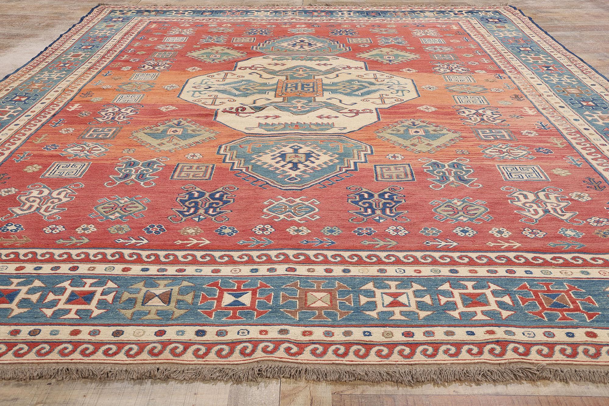Großer kaukasischer Stammeskunst-Teppich in Blau und Rot, 09'09 x 13'05 (Wolle) im Angebot
