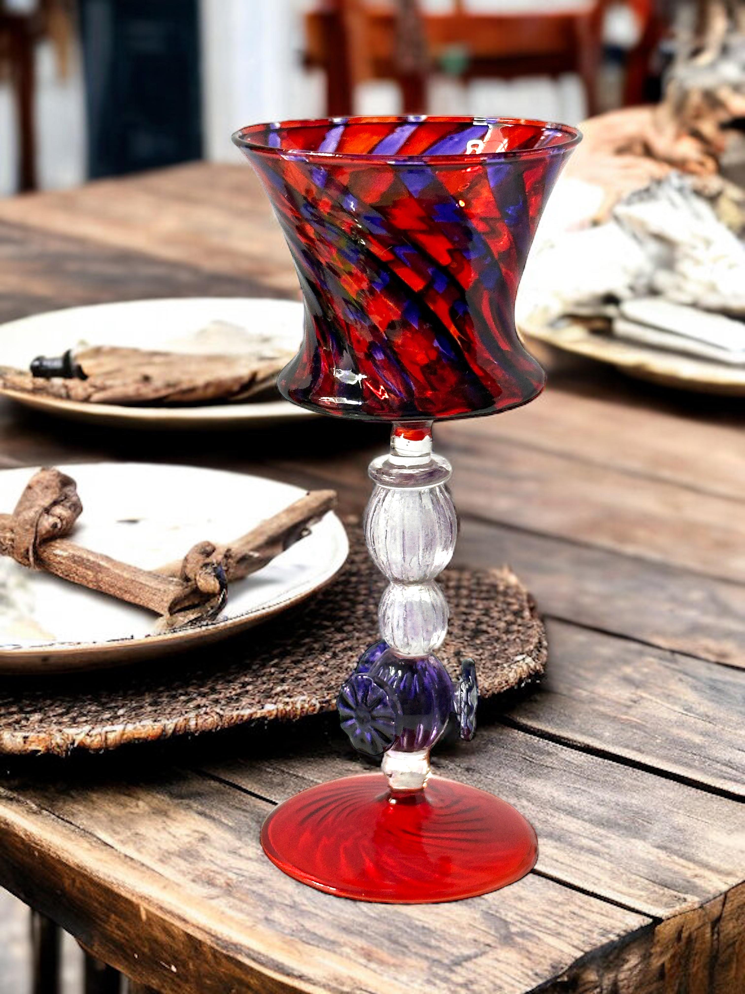 Ein einzelnes schönes Likörglas aus Murano, Italien. Sehr guter, alters- und gebrauchsgerechter Vintage-Zustand. Eine schöne Ergänzung für jeden Tisch, jede Bar oder einfach nur für Ihre Sammlung. Gefunden bei einem Nachlassverkauf in Verona,