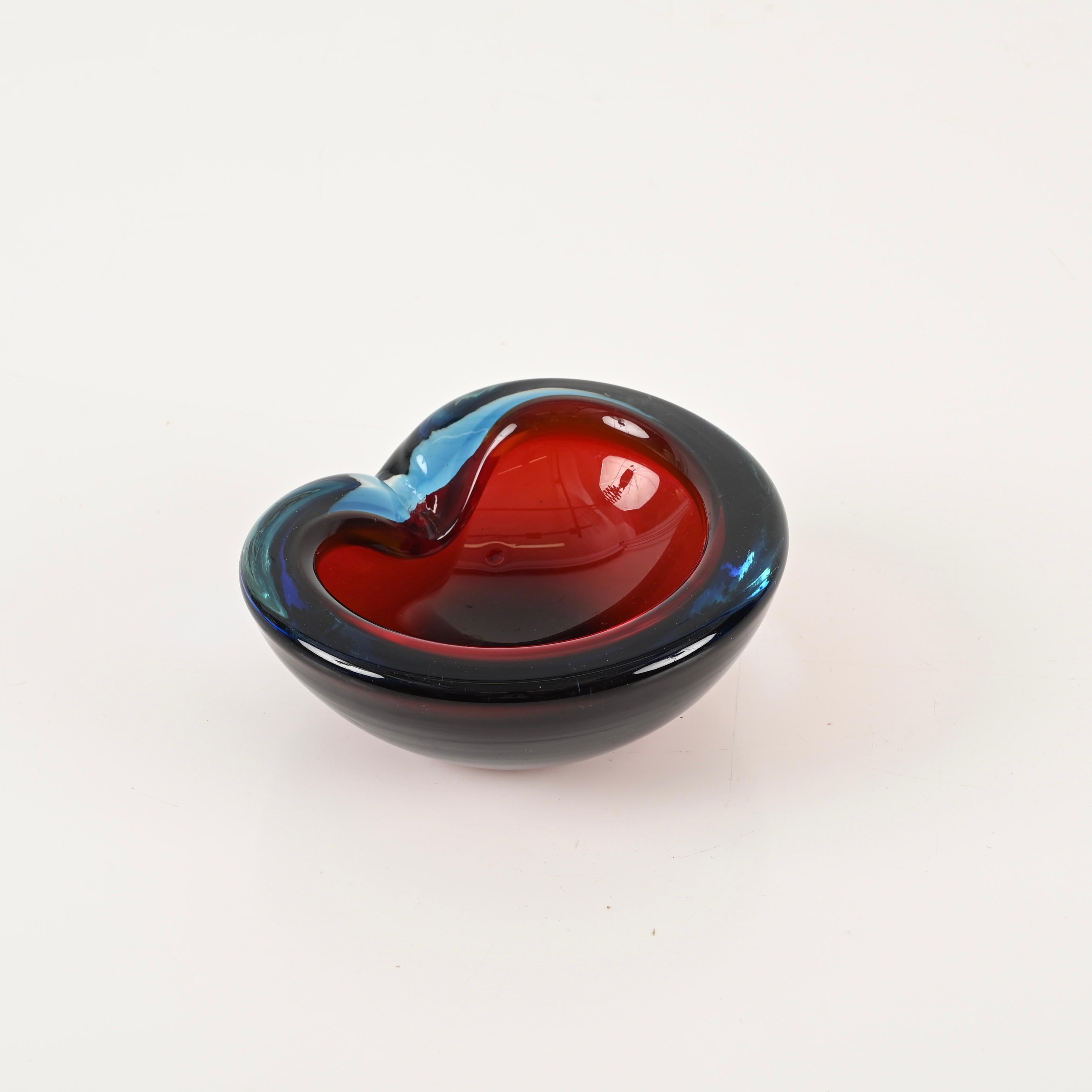 Blue and Red Sommerso Murano Glass Heart-Shaped Bowl, Italy, 1960s In Good Condition For Sale In Roma, IT