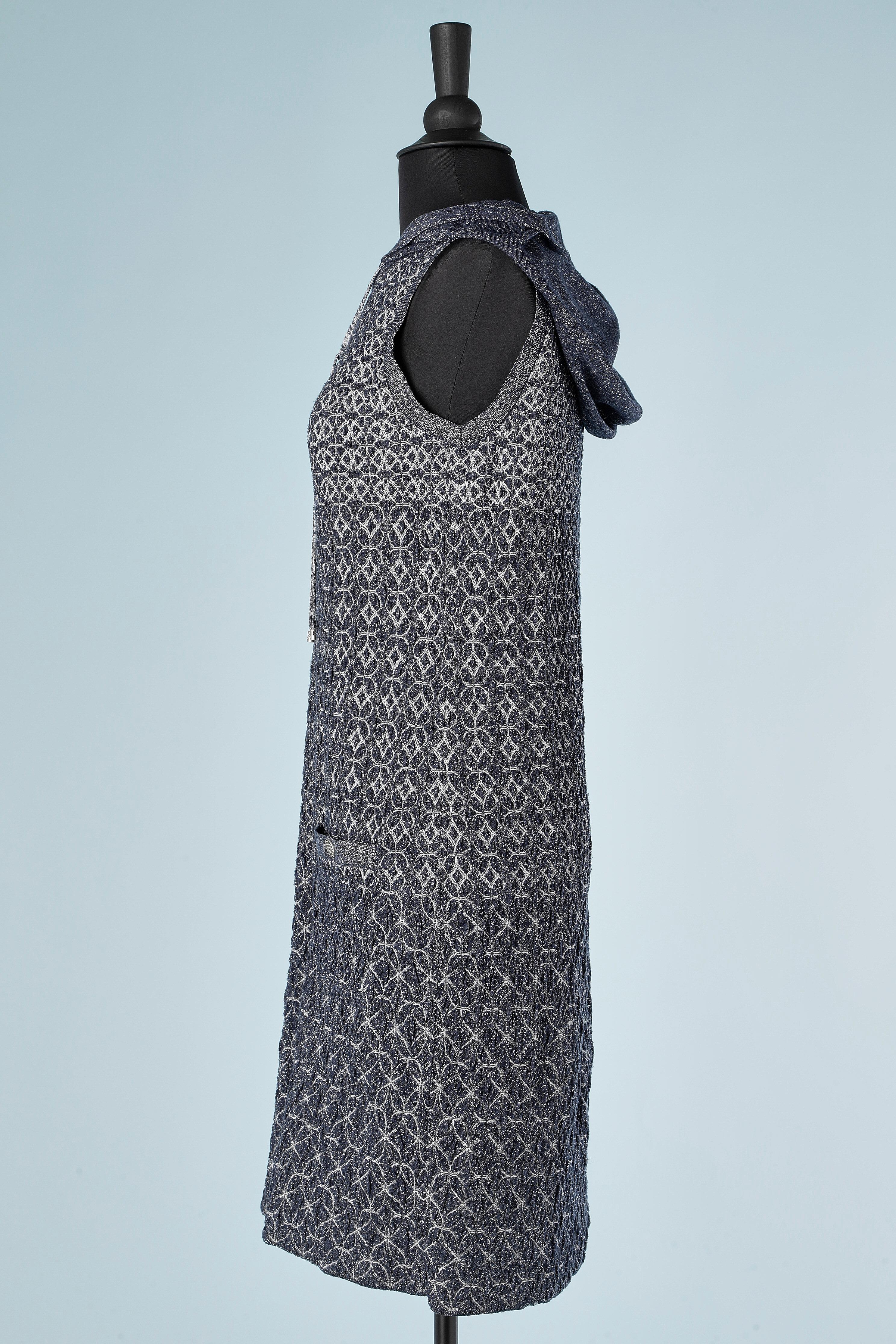 Donna Abito in maglia jacquard lurex blu e argento con cappuccio Chanel in vendita