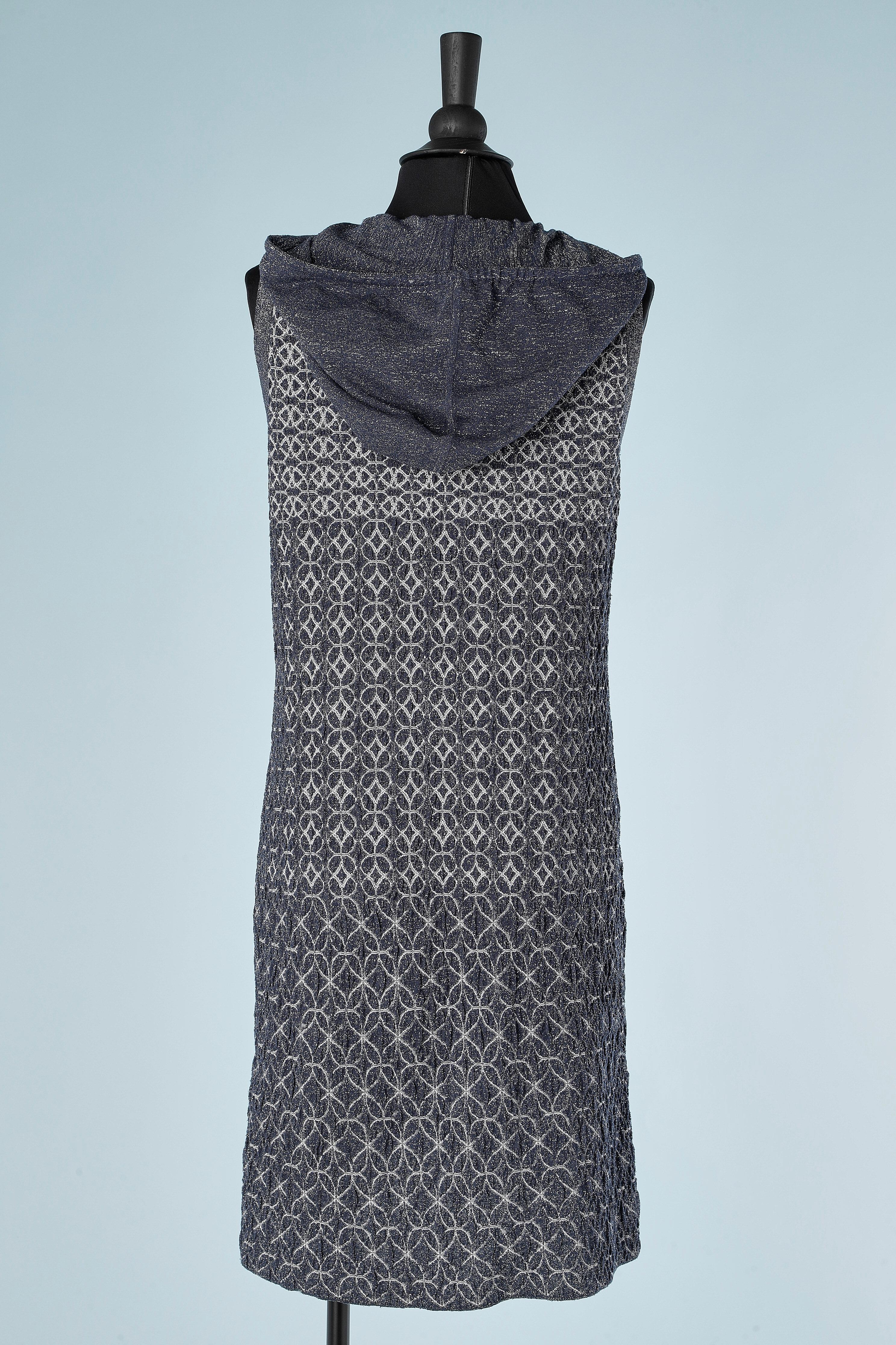 Abito in maglia jacquard lurex blu e argento con cappuccio Chanel in vendita 1