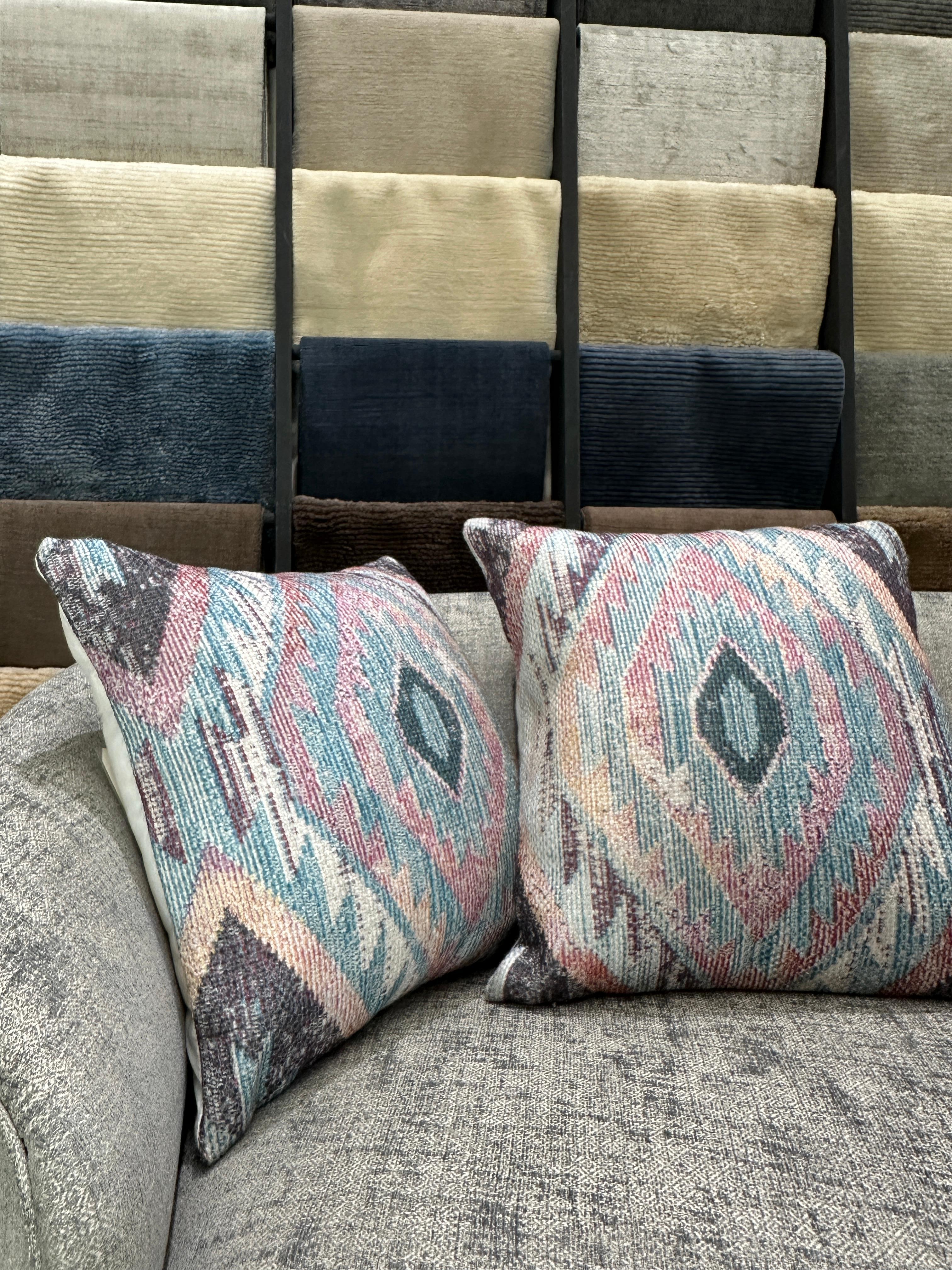 Indien Coussin bleu et violet coucher de soleil Bohème en vente