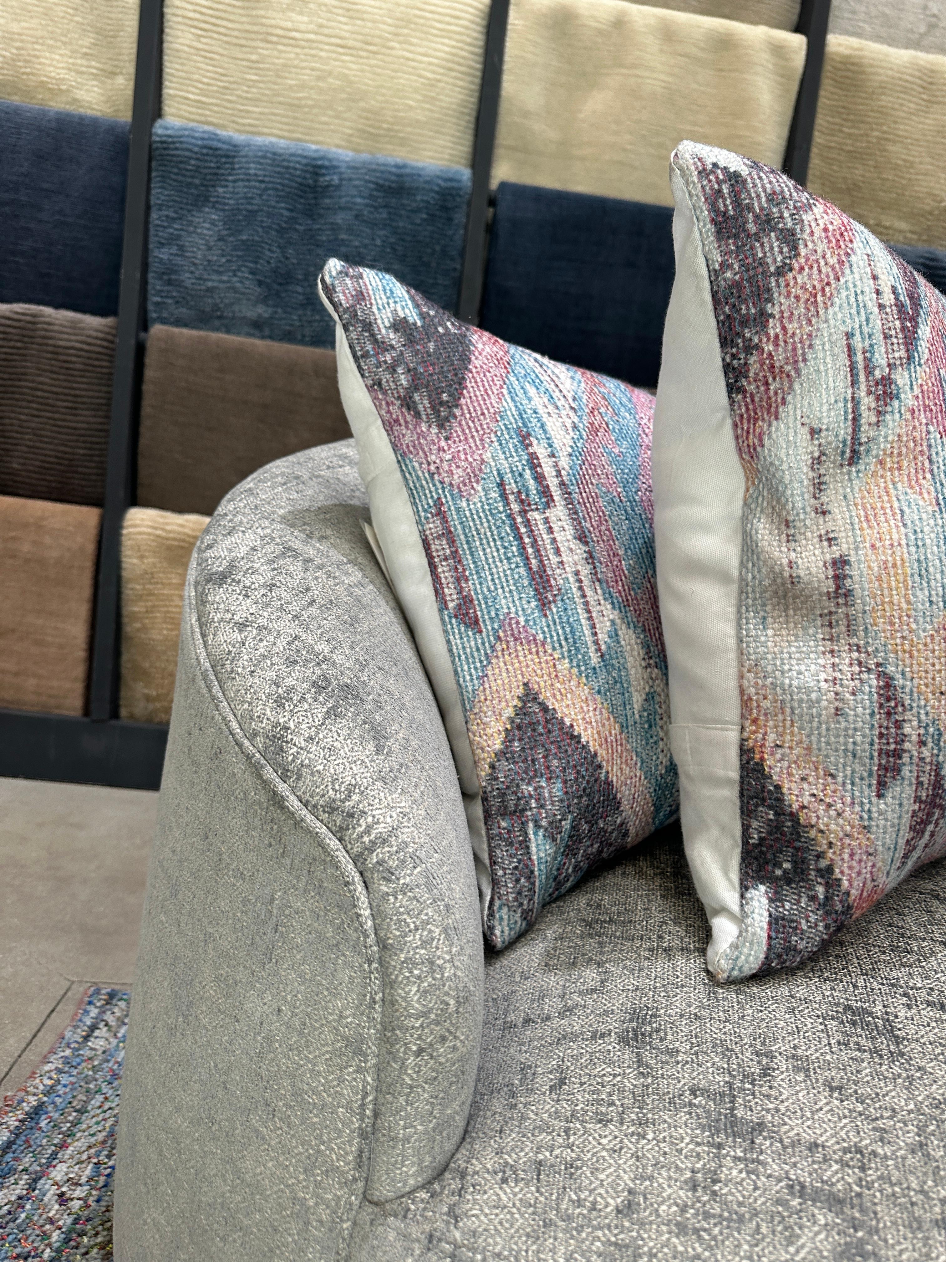 Coussin bleu et violet coucher de soleil Bohème Neuf - En vente à West Hollywood, CA