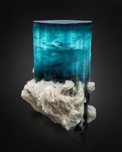 Blaues und violettes Turmalin-Kristall-Exemplar von Paprok, Afghanistan