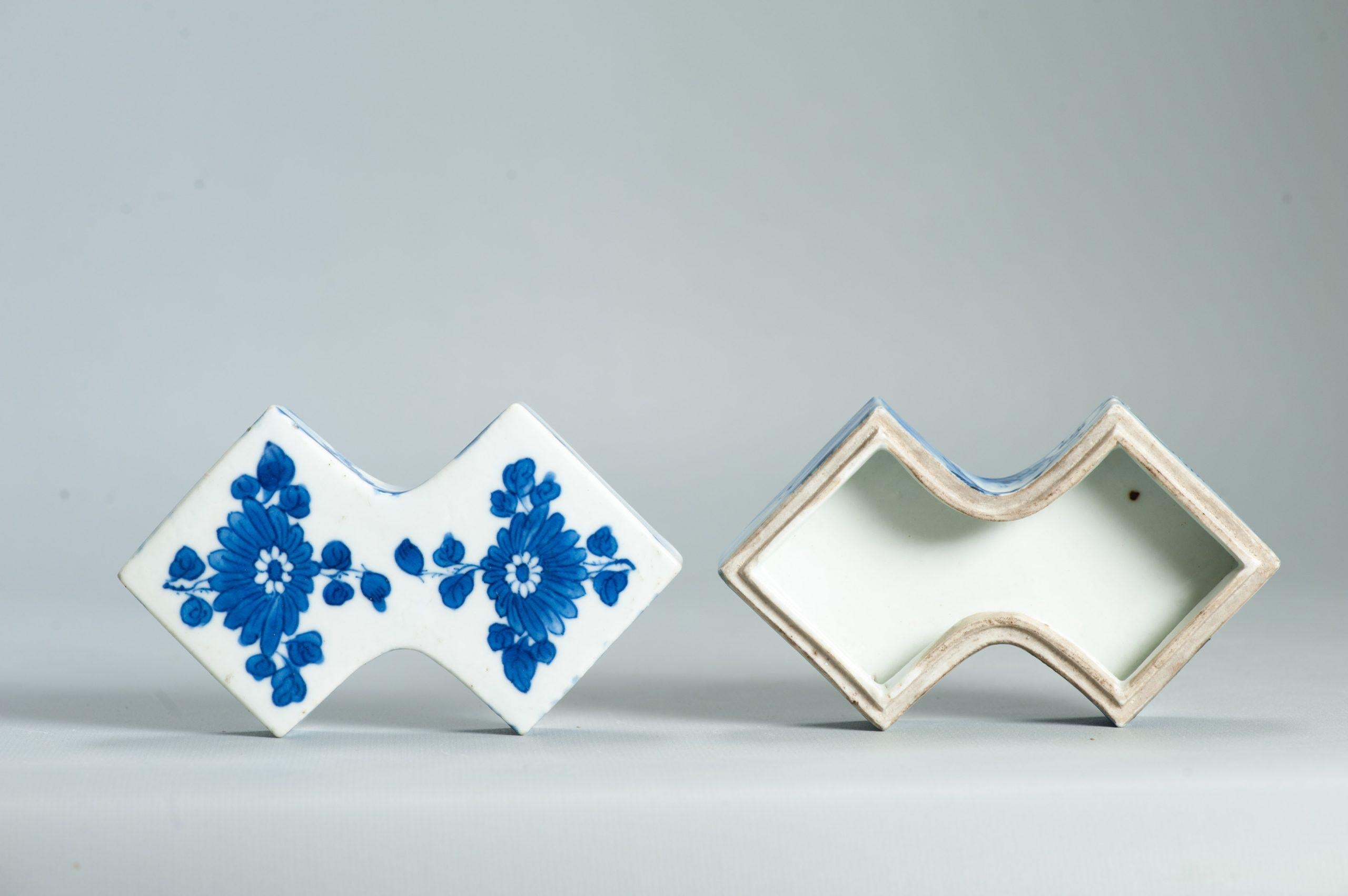Porcellana cinese antica del 17° secolo in blu e bianco Periodo di transizione o primi Qing in vendita 7