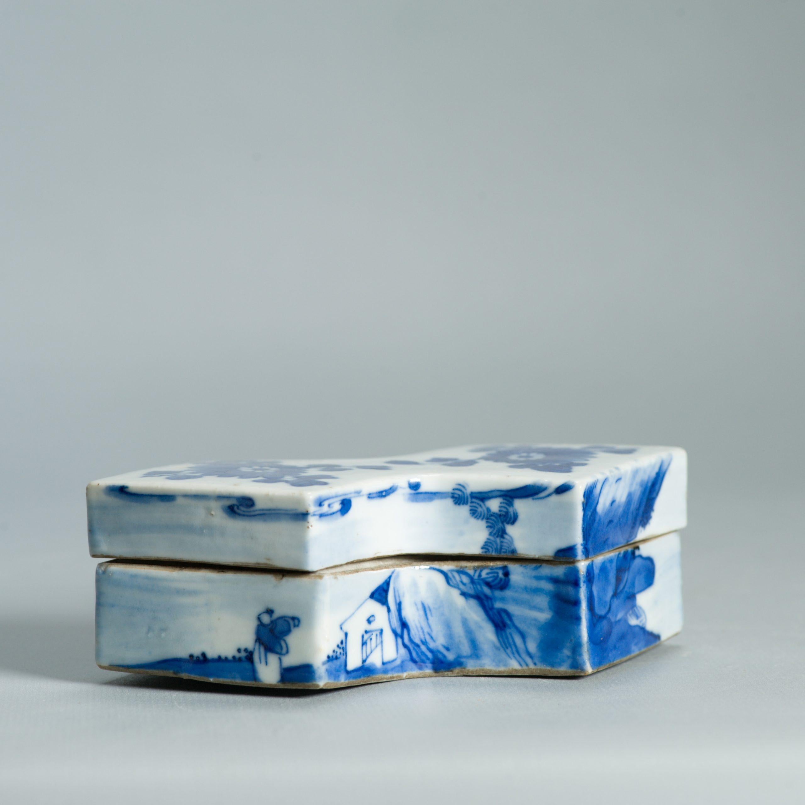 Porcellana cinese antica del 17° secolo in blu e bianco Periodo di transizione o primi Qing in vendita 2
