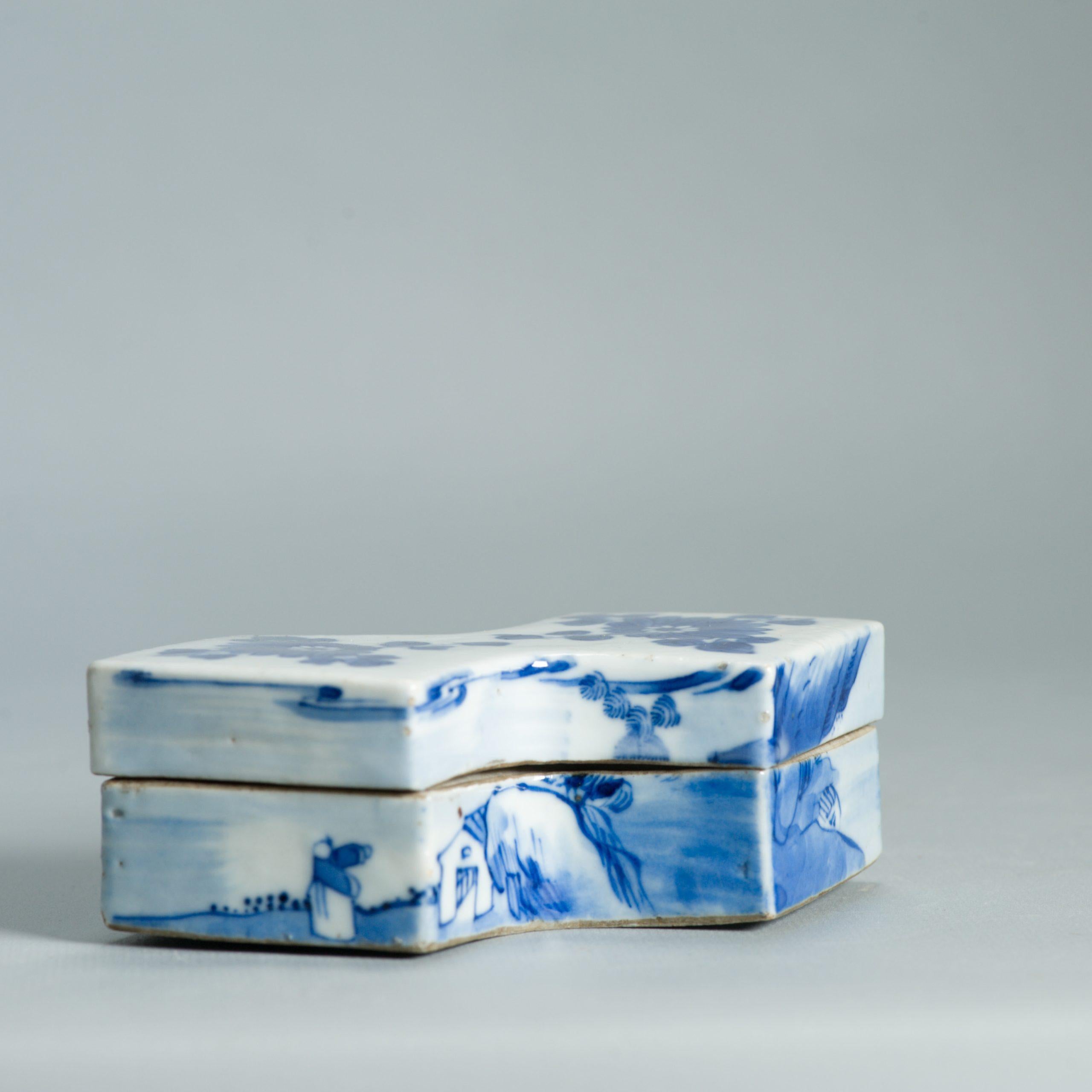 Porcellana cinese antica del 17° secolo in blu e bianco Periodo di transizione o primi Qing in vendita 3
