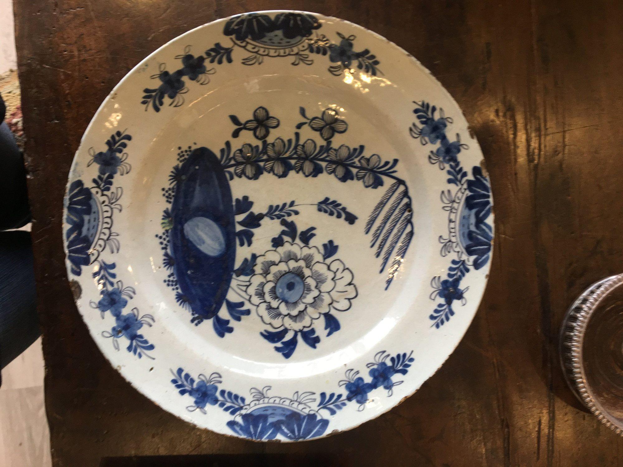 Blue and White 18th Century Delft Charger In Good Condition In Doylestown, PA