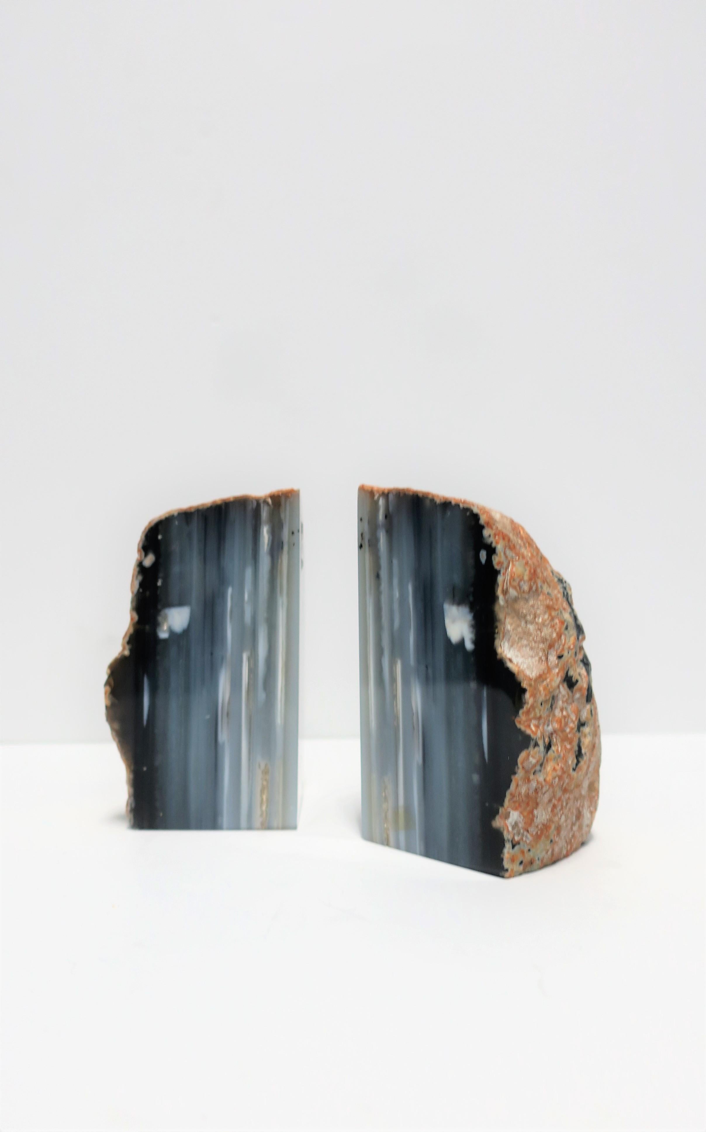 A pair of blue, grey, and white natural agate bookends or decorative objects. This agate pair can work well on a bookshelf, or as standalone decorative objects. Colors include shades of blue, grey, and white.

Each measure: 2.75