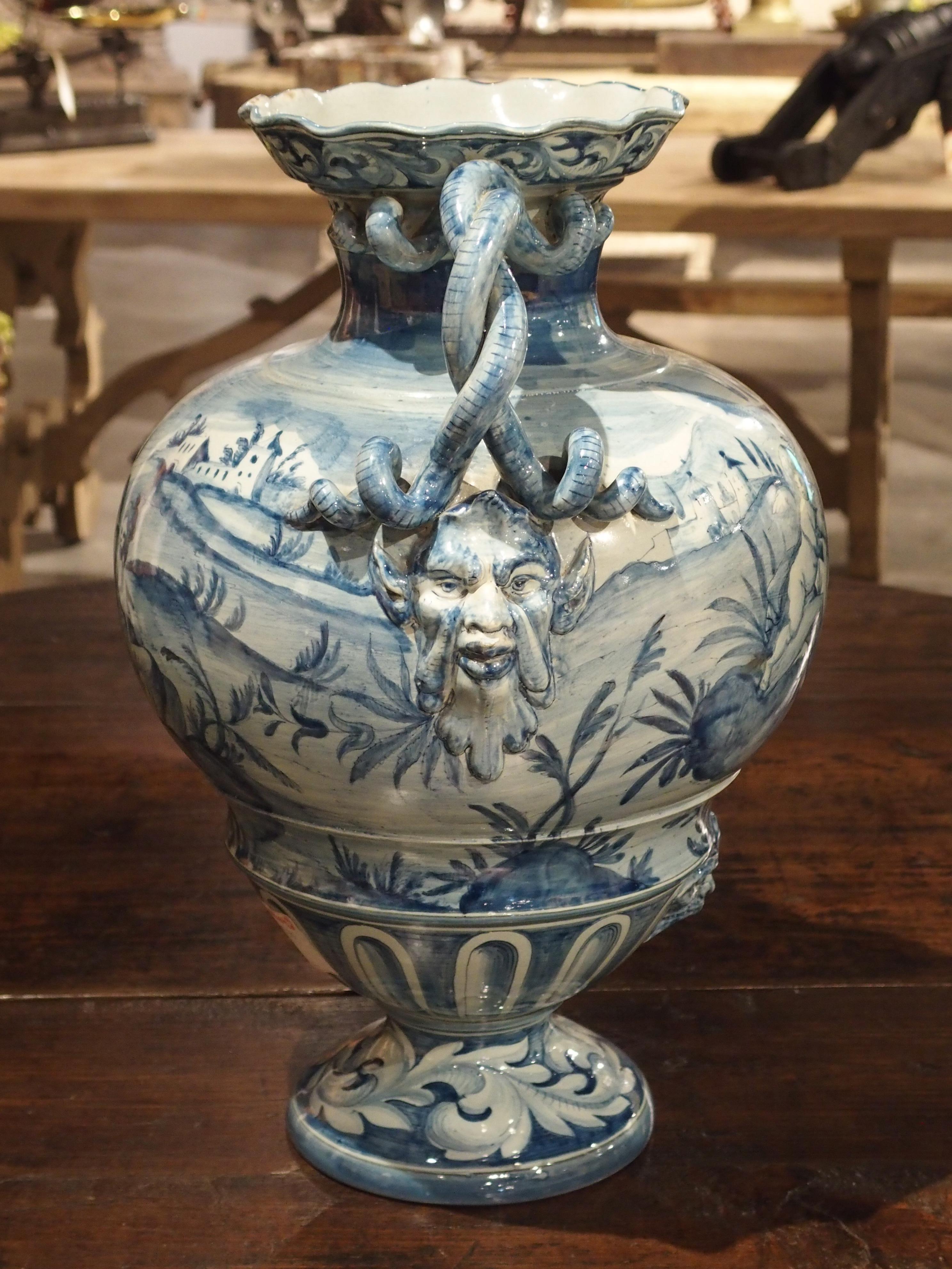 Blaue und weiße Albisola Savona Vase:: Mitte des 20 im Zustand „Gut“ in Dallas, TX
