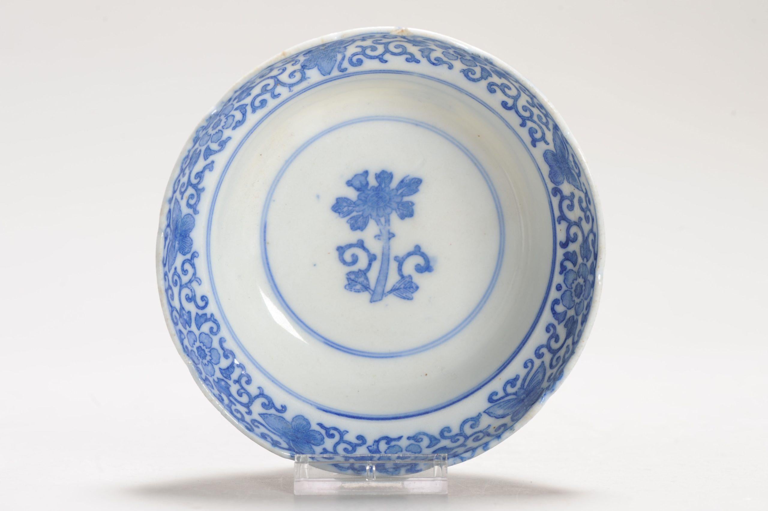 Compartiendo este precioso cuenco del siglo XIX. Impreso.

Más información:
Material: Porcelana y cerámica
Estilo japonés: Imari
Tipo de decoración / Color: Imari
Región de origen: Japón
Periodo: siglo XVIII
Periodo de la Dinastía de Japón: Periodo