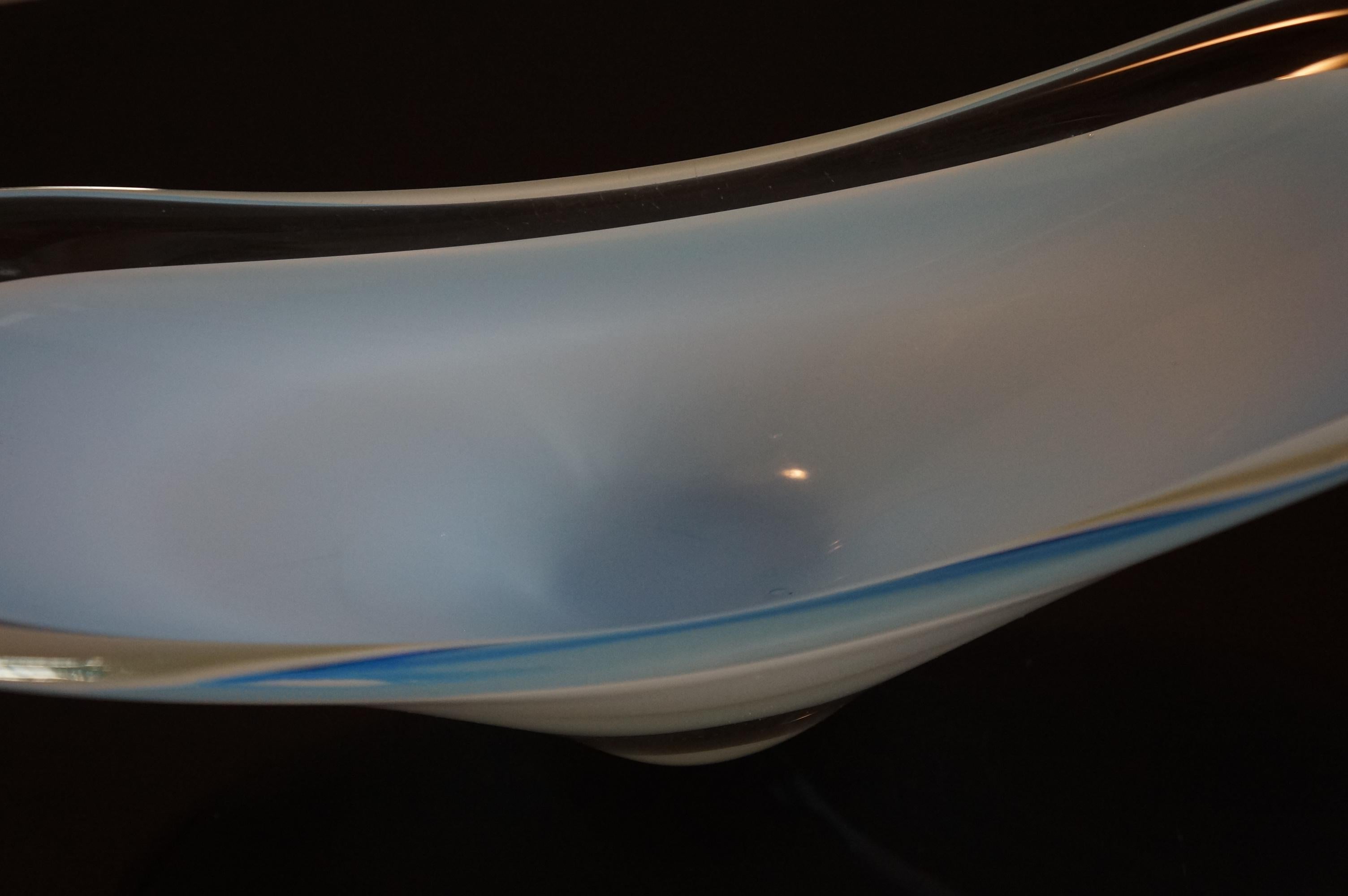 Mid-Century Modern Blue and White Art Glass Bowl by Paul Kedelv for Flygsfors For Sale