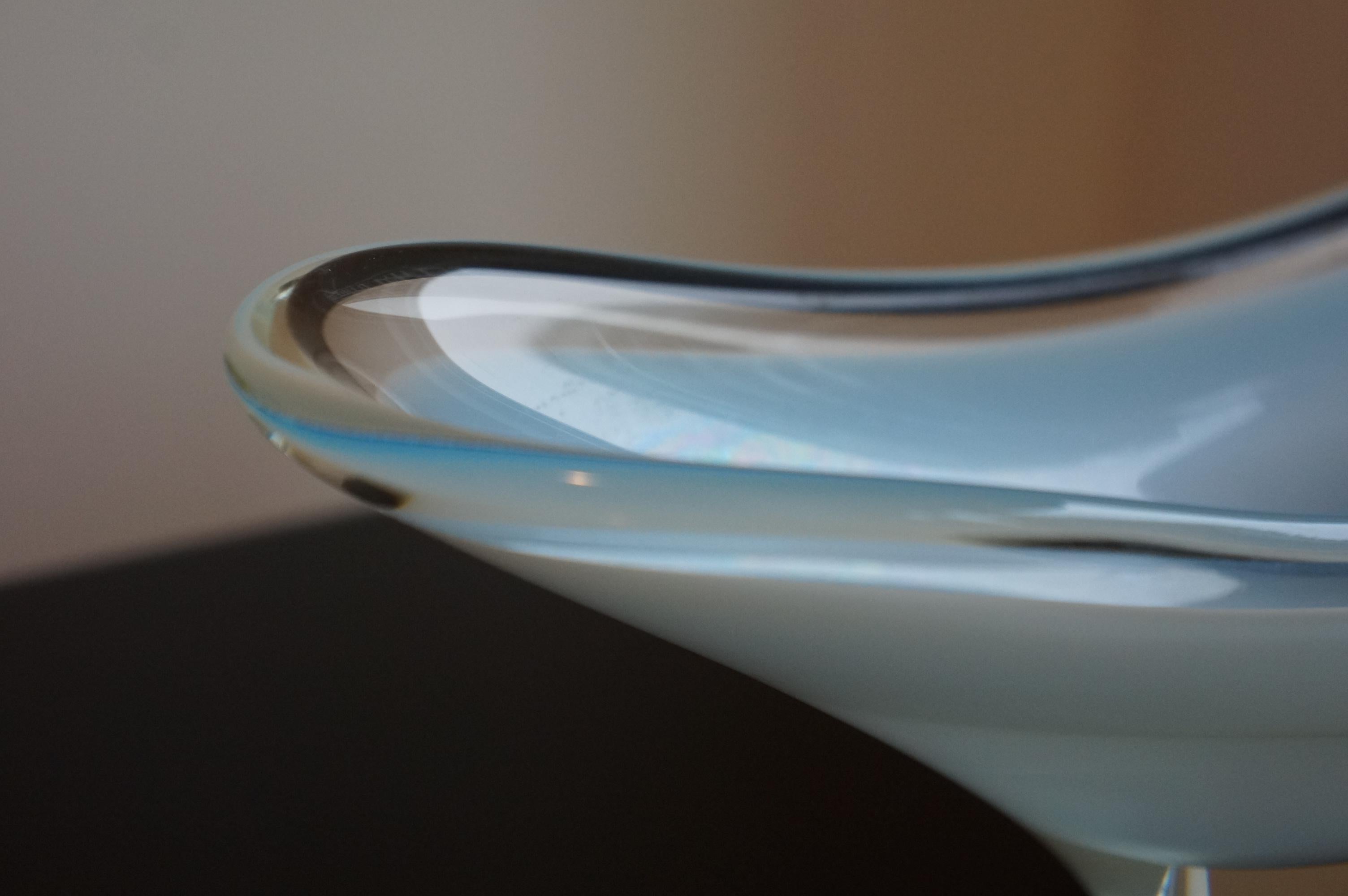 Other Blue and White Art Glass Bowl by Paul Kedelv for Flygsfors For Sale