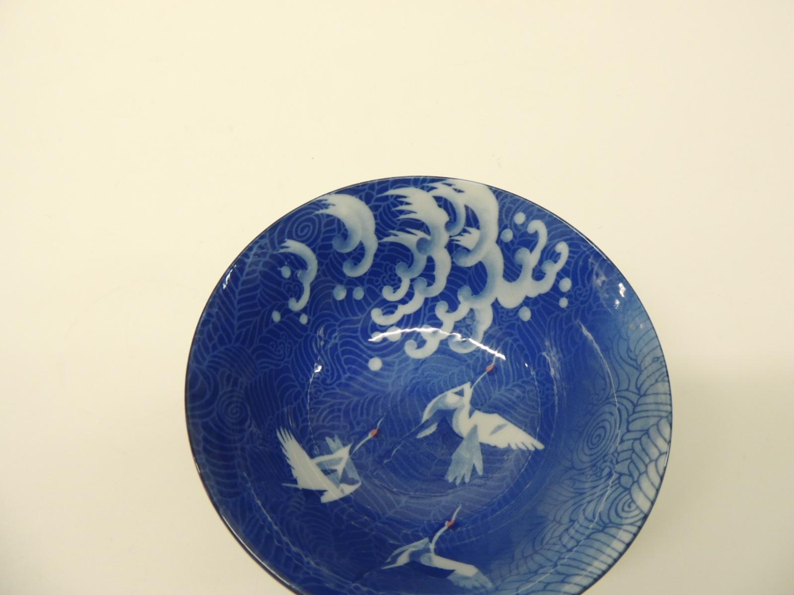 Asiatische blaue und weiße runde Dekoschale (Chinesischer Export)