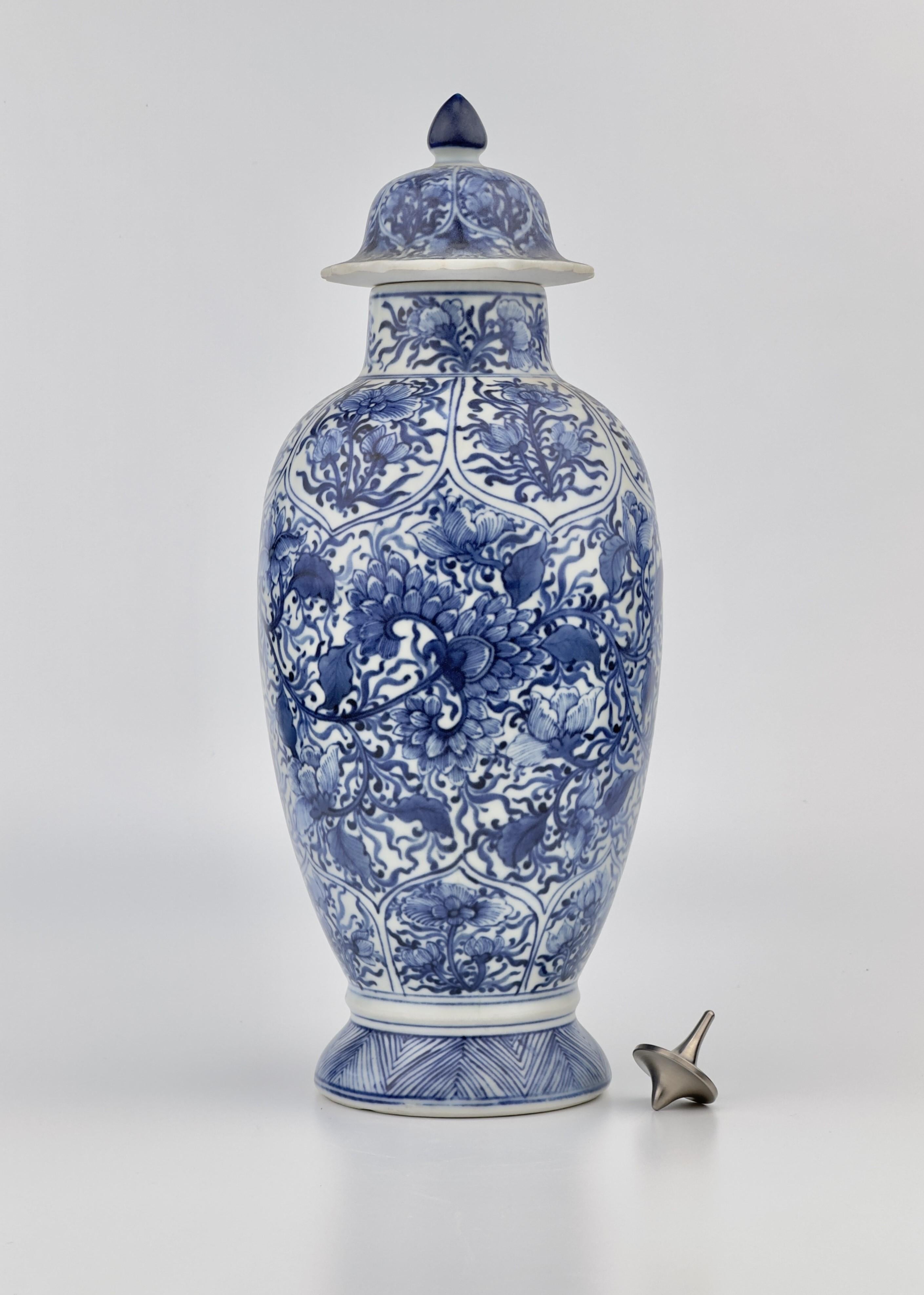 Chinese Blue and White Baluster Vase, Qing Dynasty, Kangxi Era, Circa 1690 For Sale