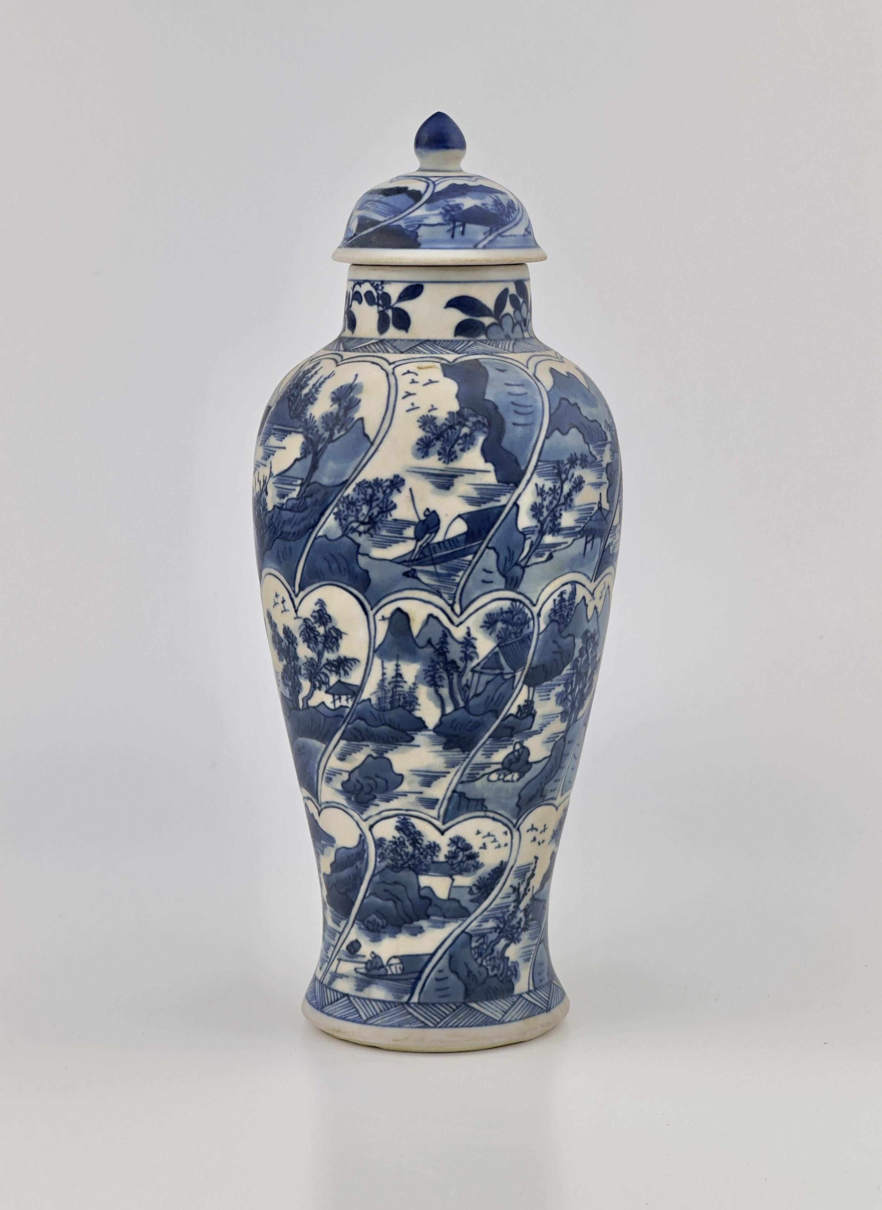 Blaue und weiße Balustervase, Qing Dynasty, Kangxi Ära, CIRCA 1690 (Chinoiserie) im Angebot
