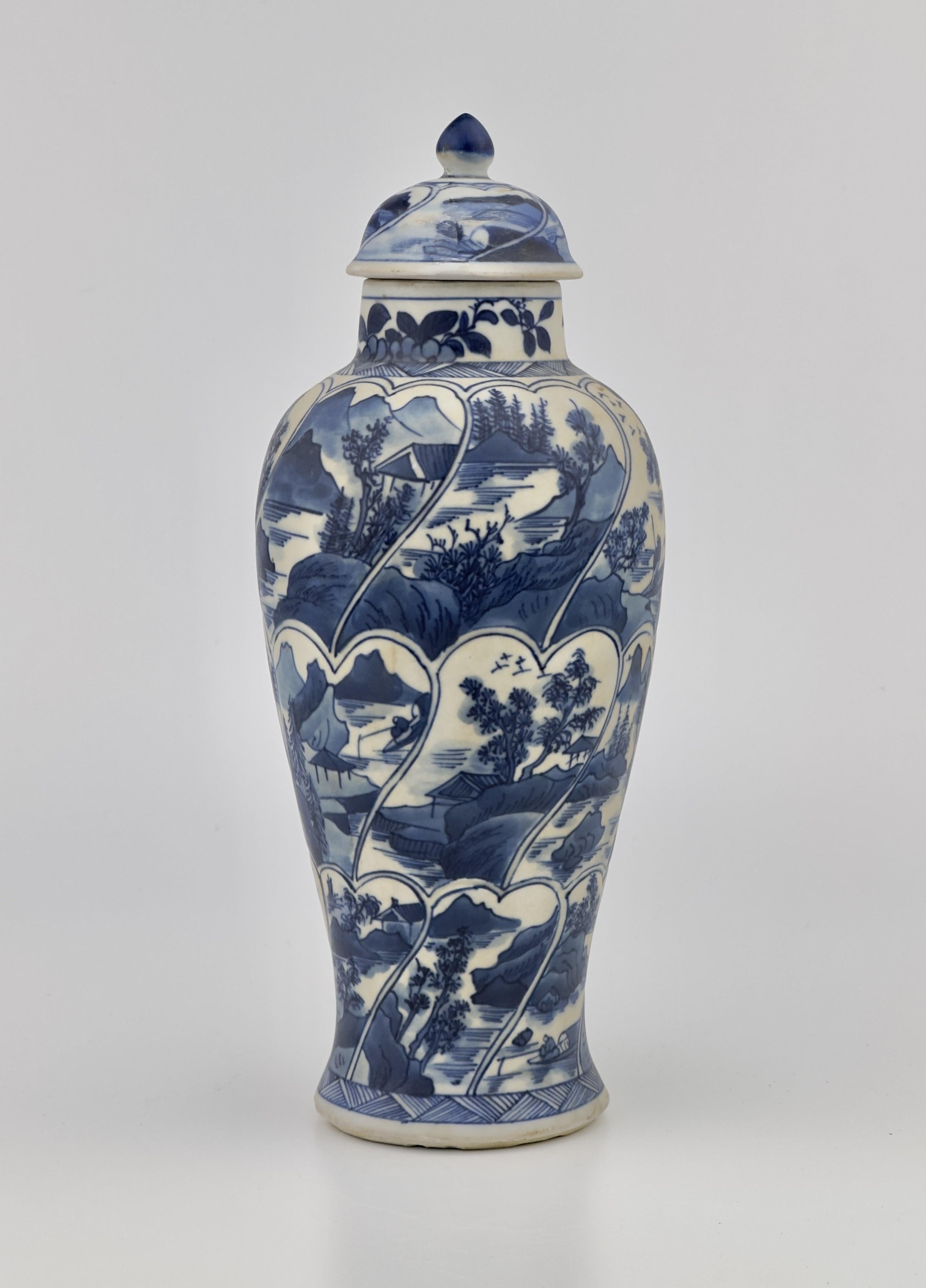 Blaue und weiße Balustervase, Qing Dynasty, Kangxi Ära, CIRCA 1690 (Chinesisch) im Angebot