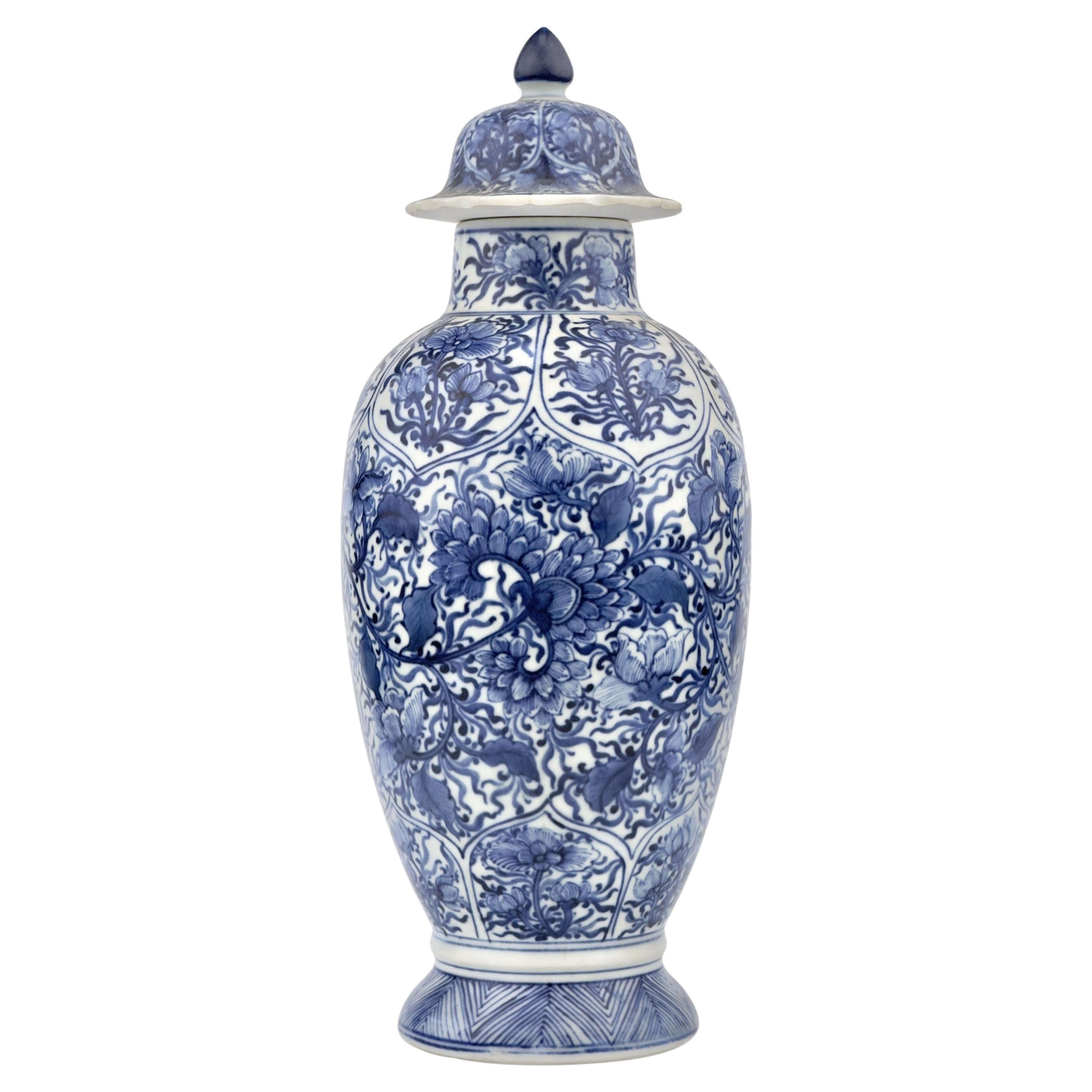 Vase balustre bleu et blanc, Dynastie Qing, époque Kangxi, vers 1690
