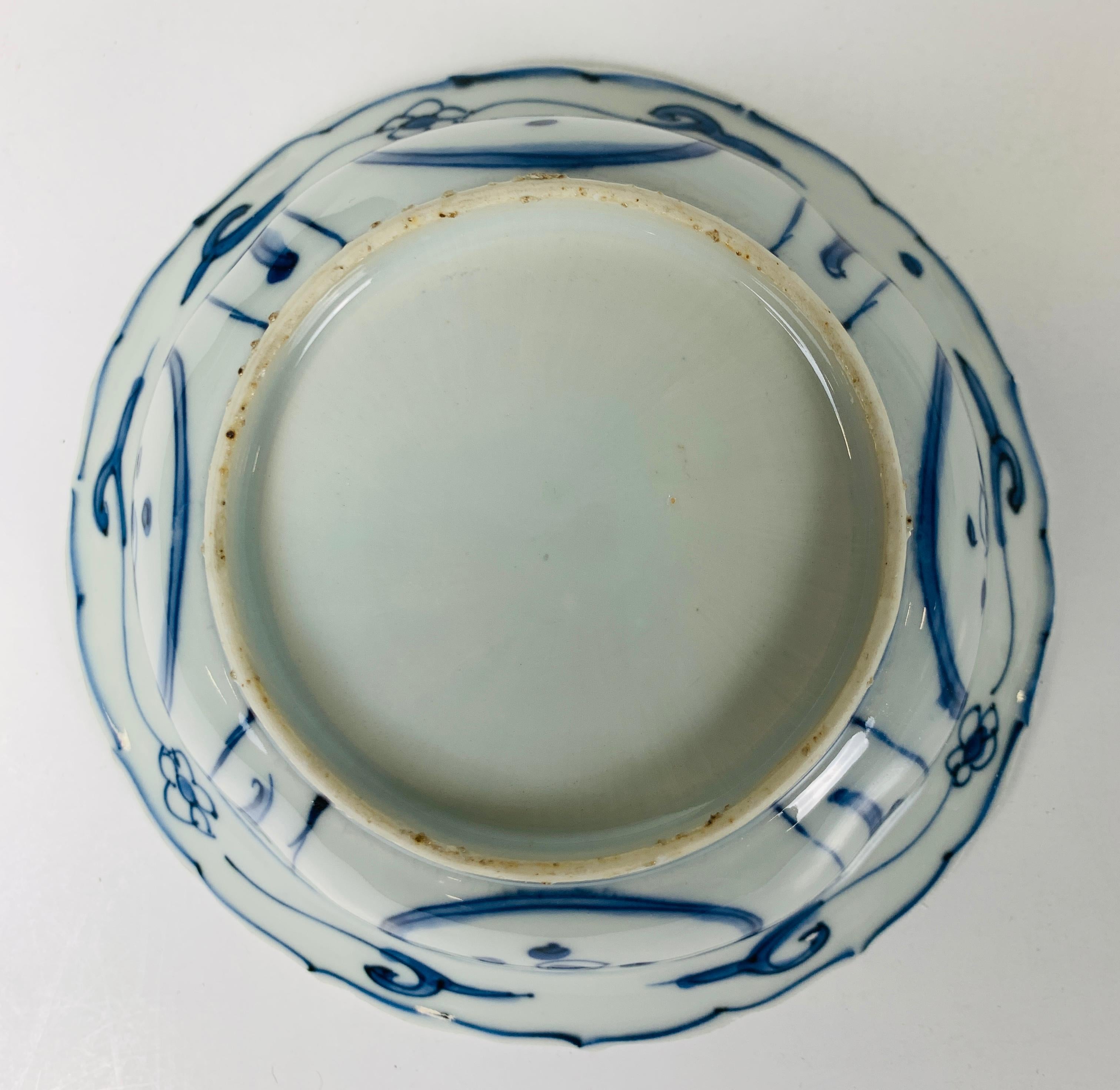 Blue and White Bowl Chinese Porcelain Kraak Made for Export c-1700 Kangxi Period In Excellent Condition In Katonah, NY