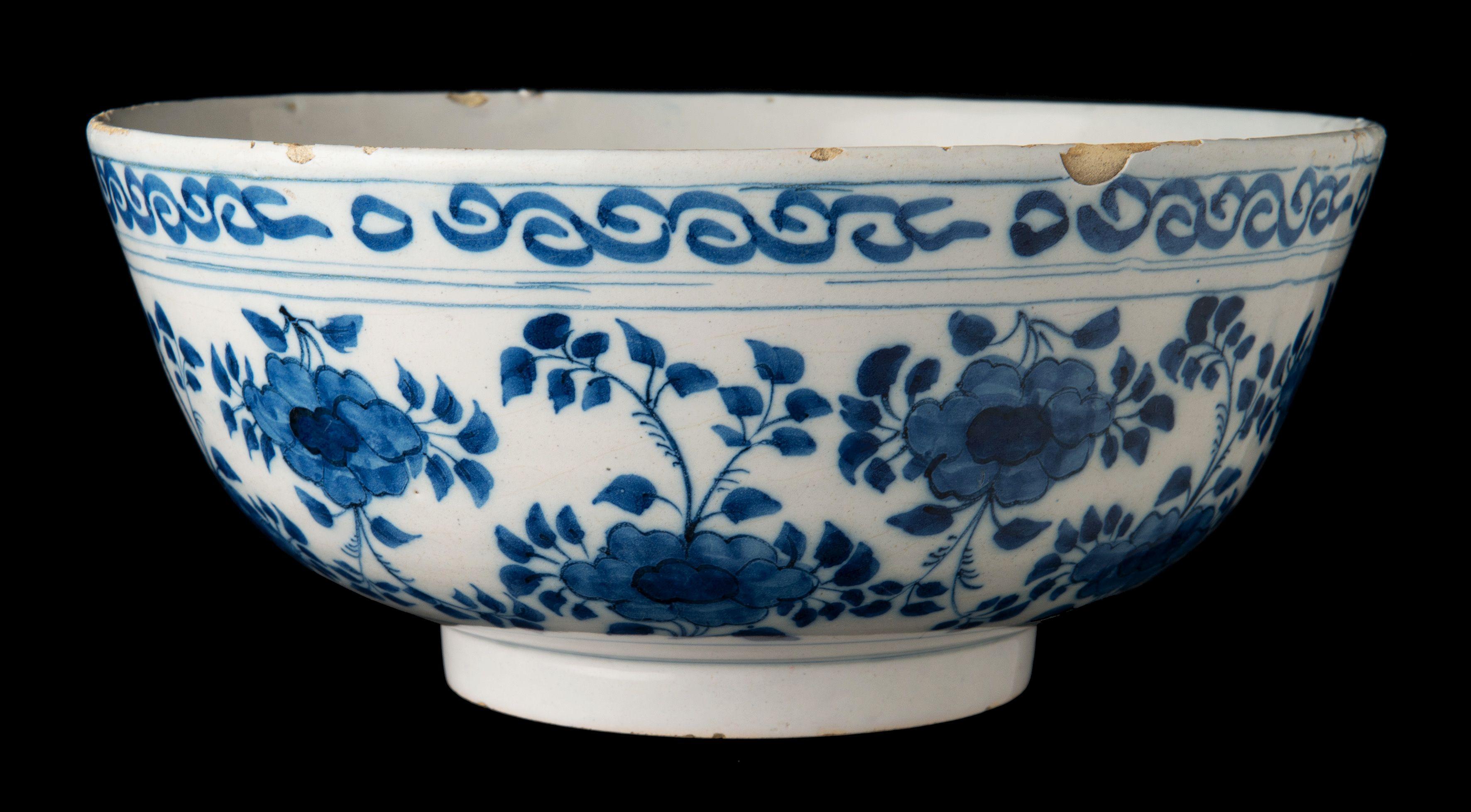 Glazed Blue and white bowl Delft, 1690-1710 For Sale