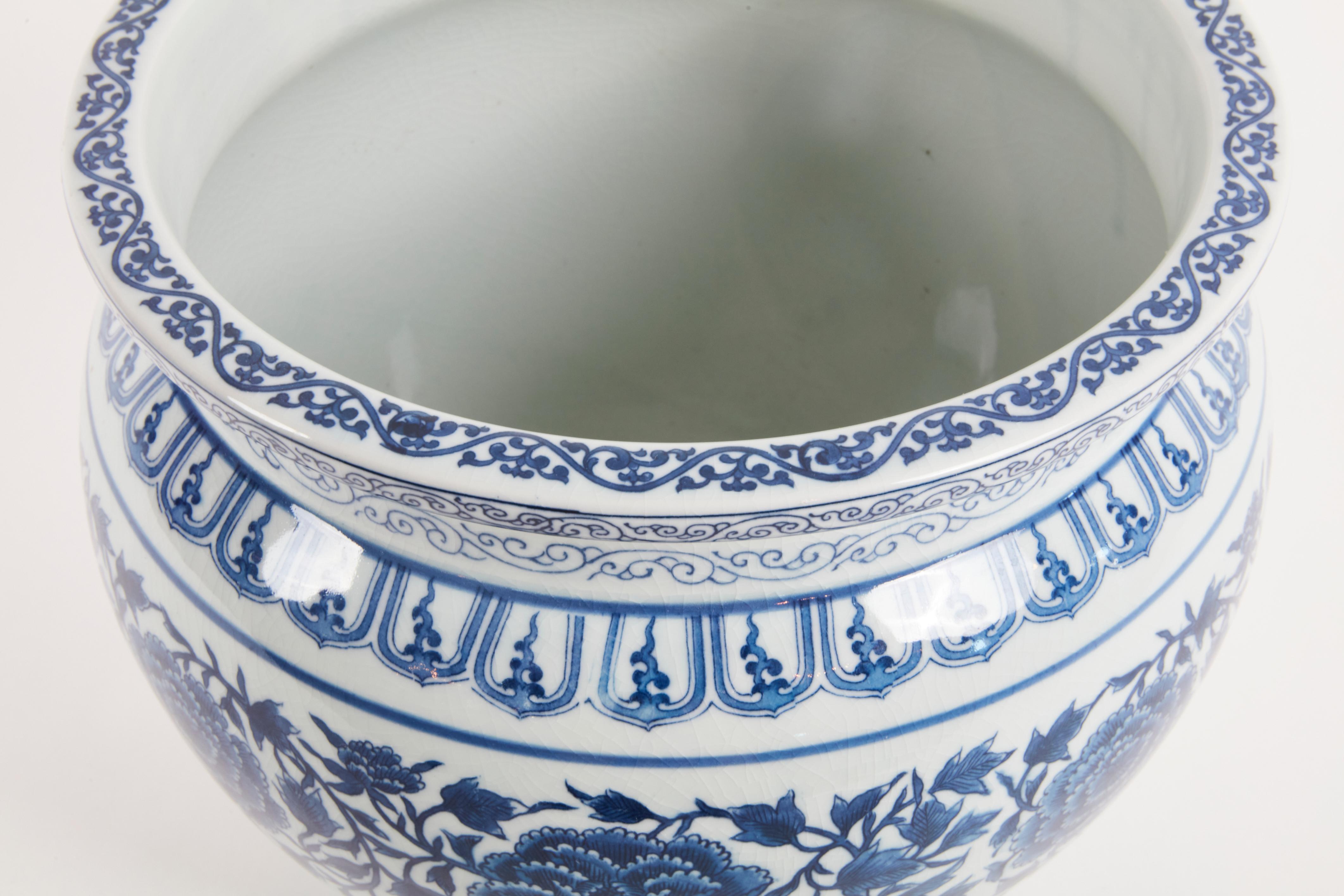 Blue and White Cachpot In Good Condition In Bridgehampton, NY