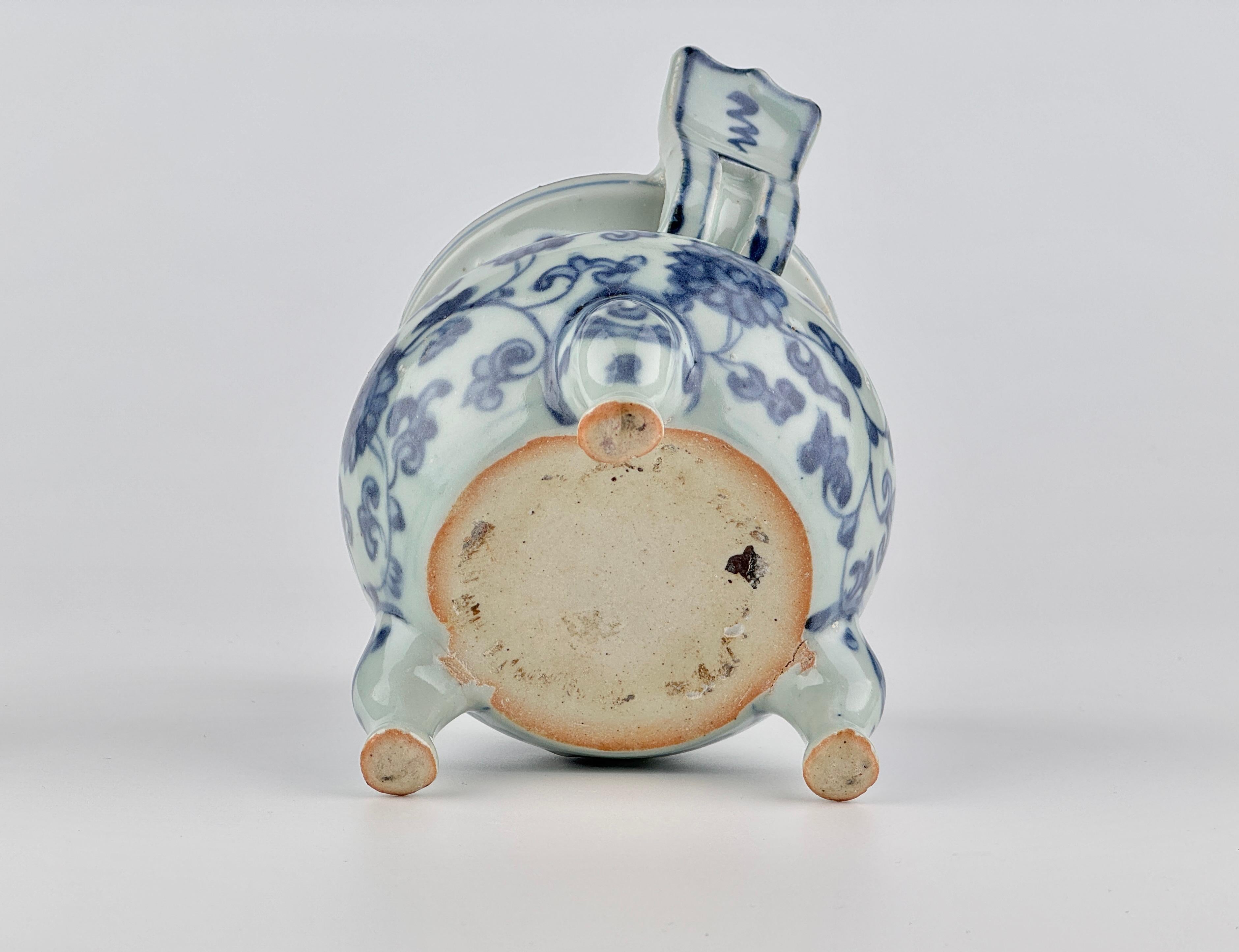 Blue and White Censer with Lotus Design and Lion Finial, Mid-Late Ming Dynasty 1