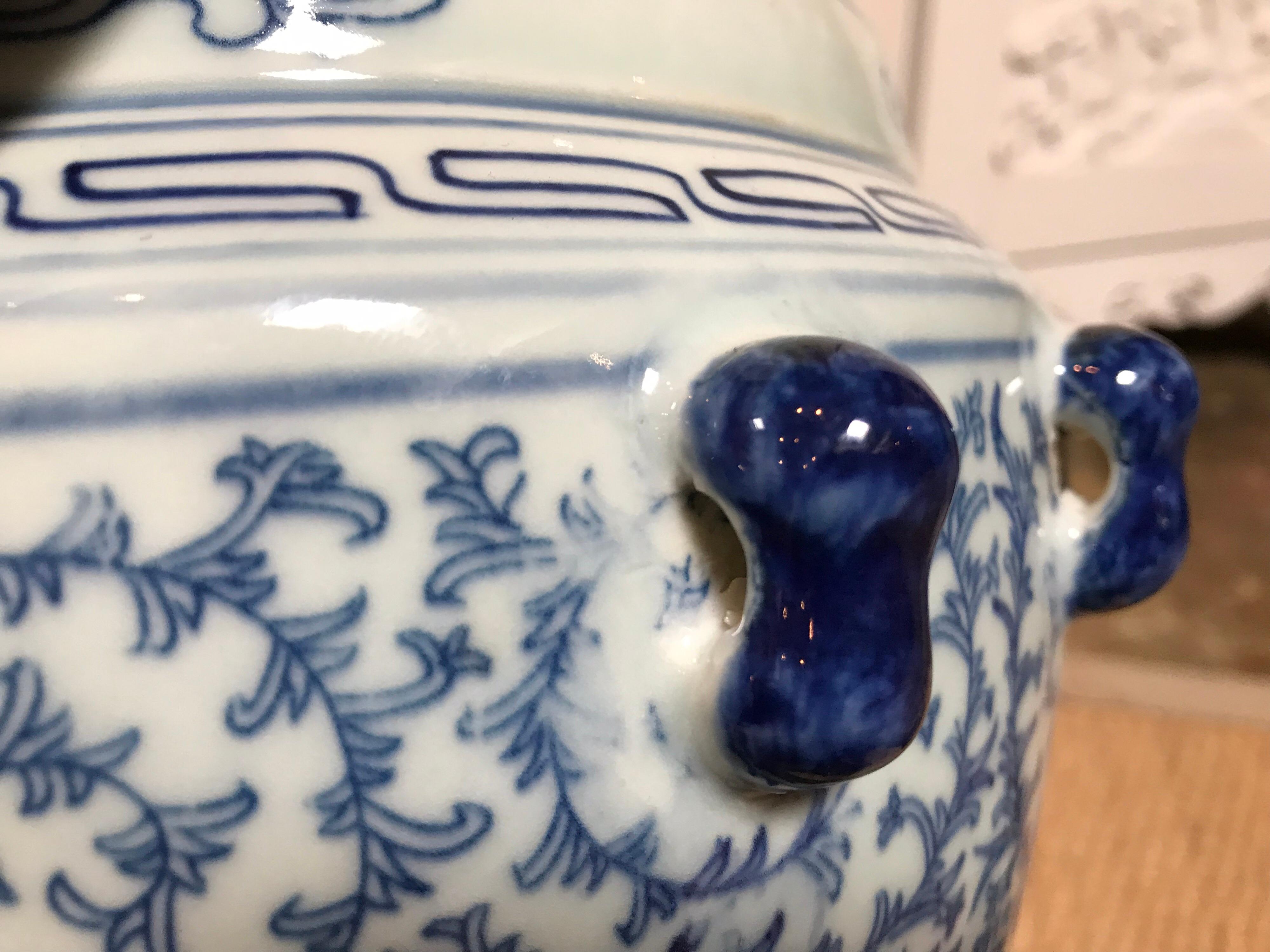 Blue and White Ceramic Chinese Pot with Lid 2