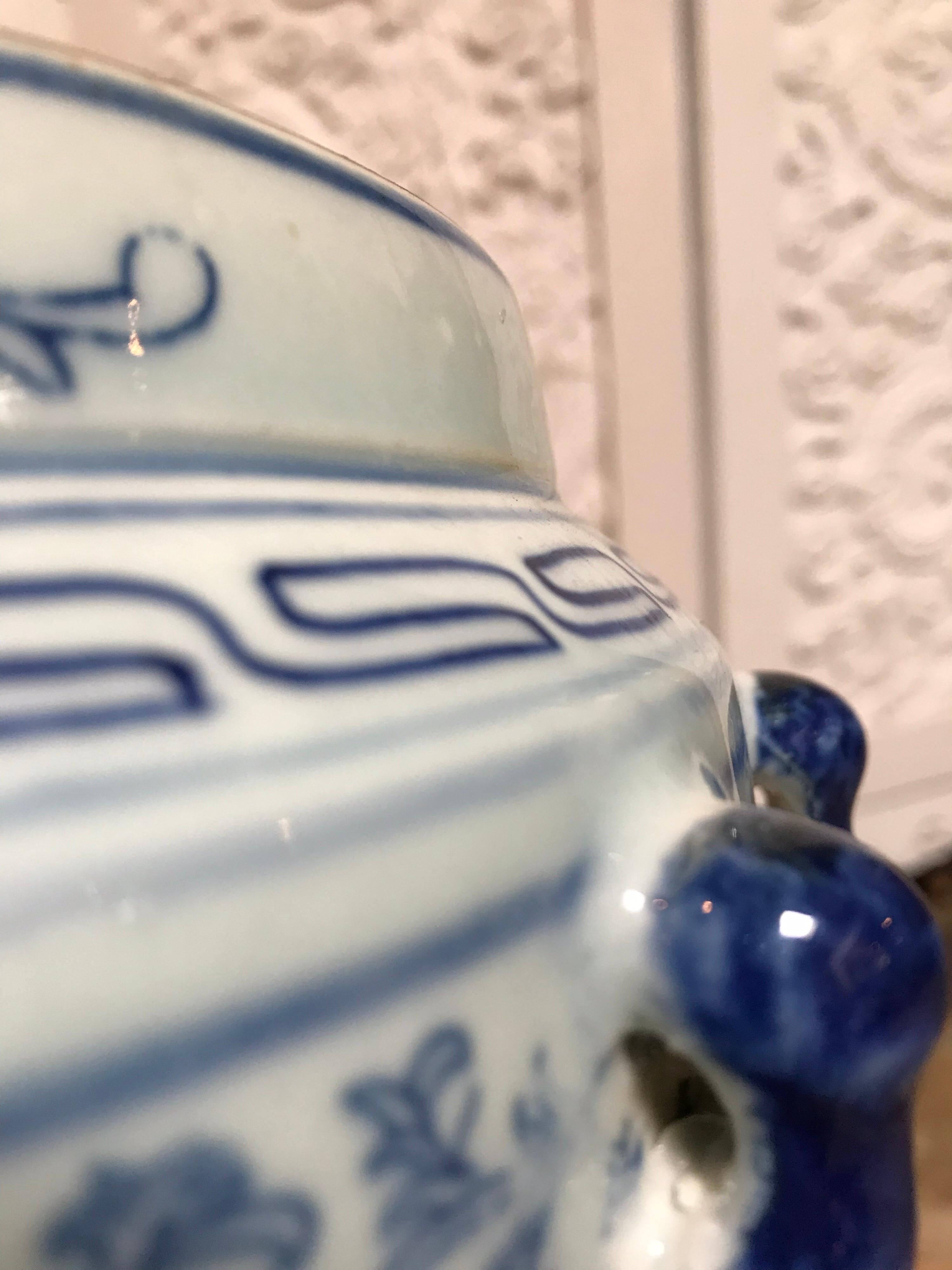Blue and White Ceramic Chinese Pot with Lid For Sale 4