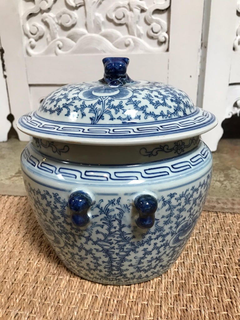 Blue and White Ceramic Chinese Pot with Lid For Sale at 1stDibs