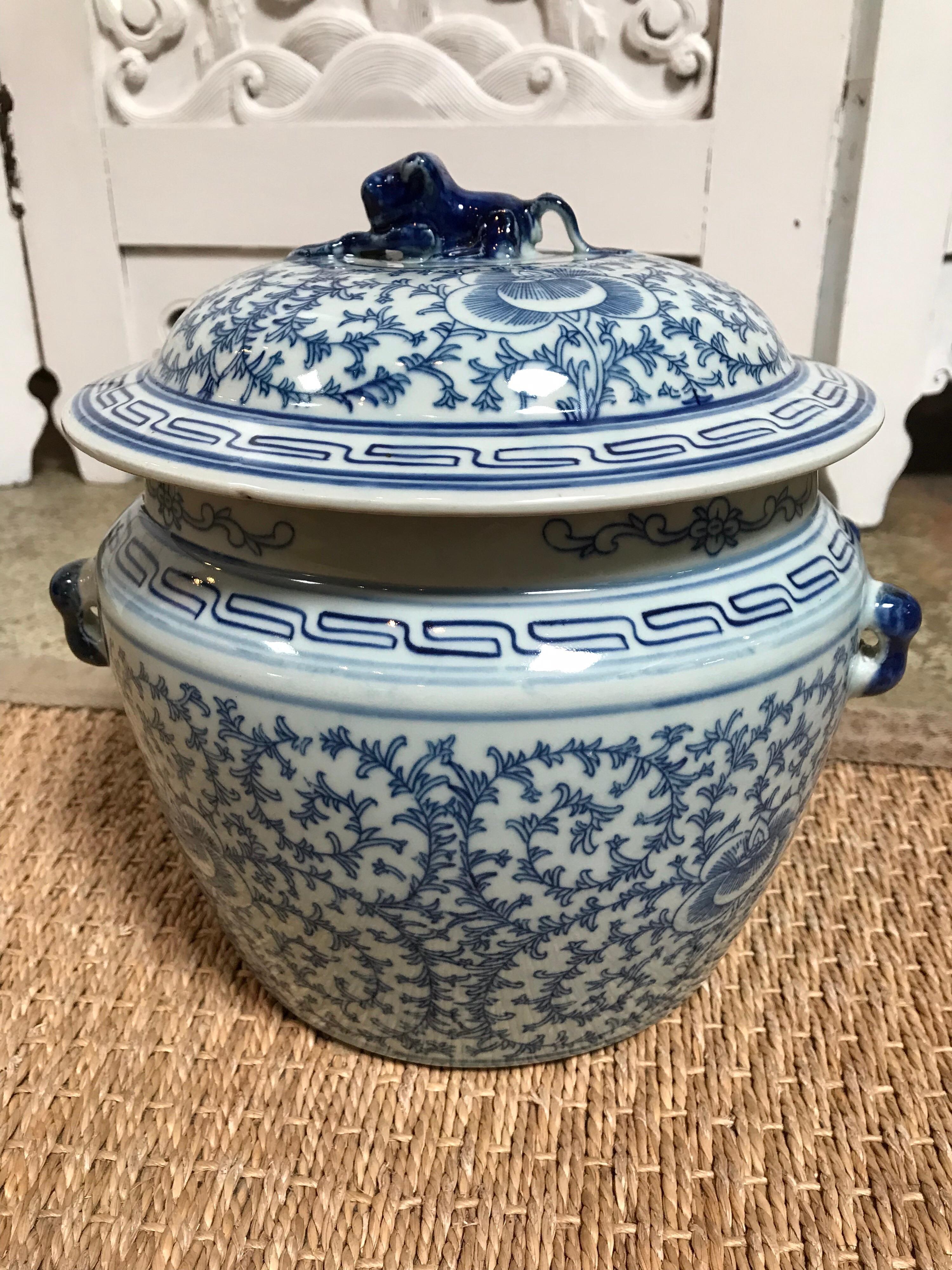 Blauer und weißer Keramik-Topf mit Deckel (Chinesisch) im Angebot