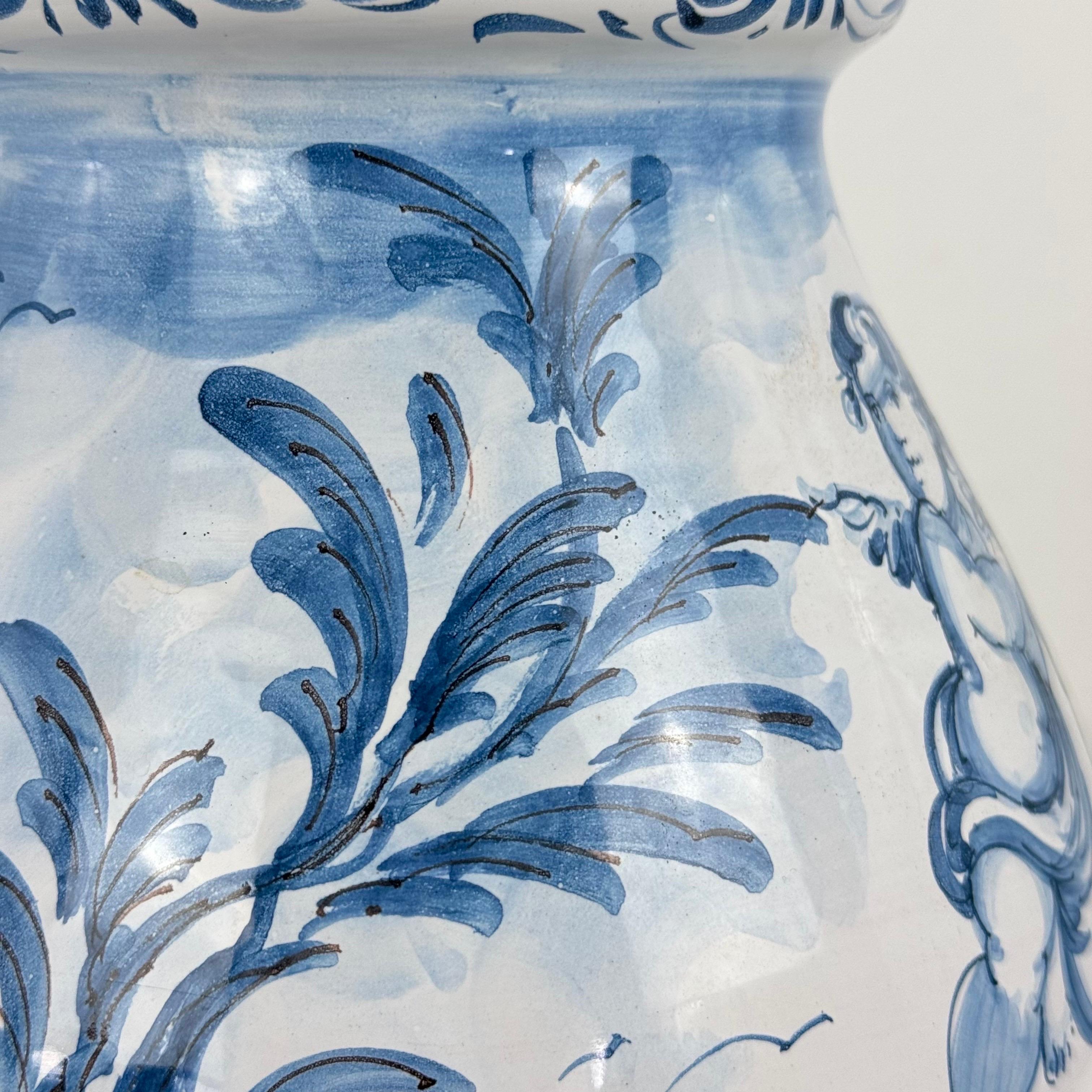Blau-weiße Vase mit Putten und Landschaft von Ernani, Albisola, Italien, 1940er Jahre im Angebot 2