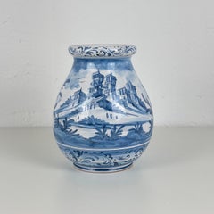 Vase bleu et blanc avec chérubins et paysage par Ernan, Albisola, Italie, années 1940