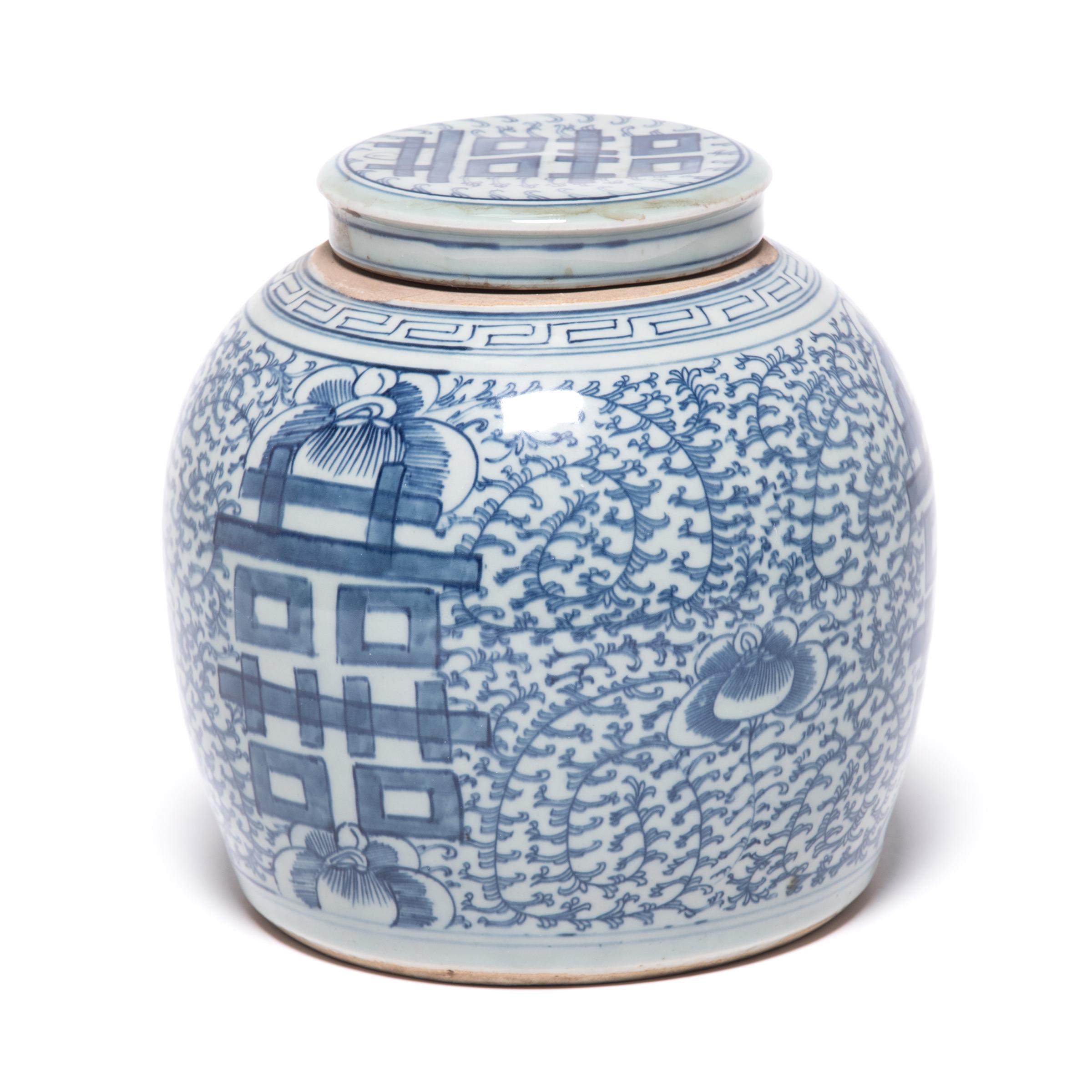 Blue and White Chinese Double Happiness Jar In Good Condition In Chicago, IL
