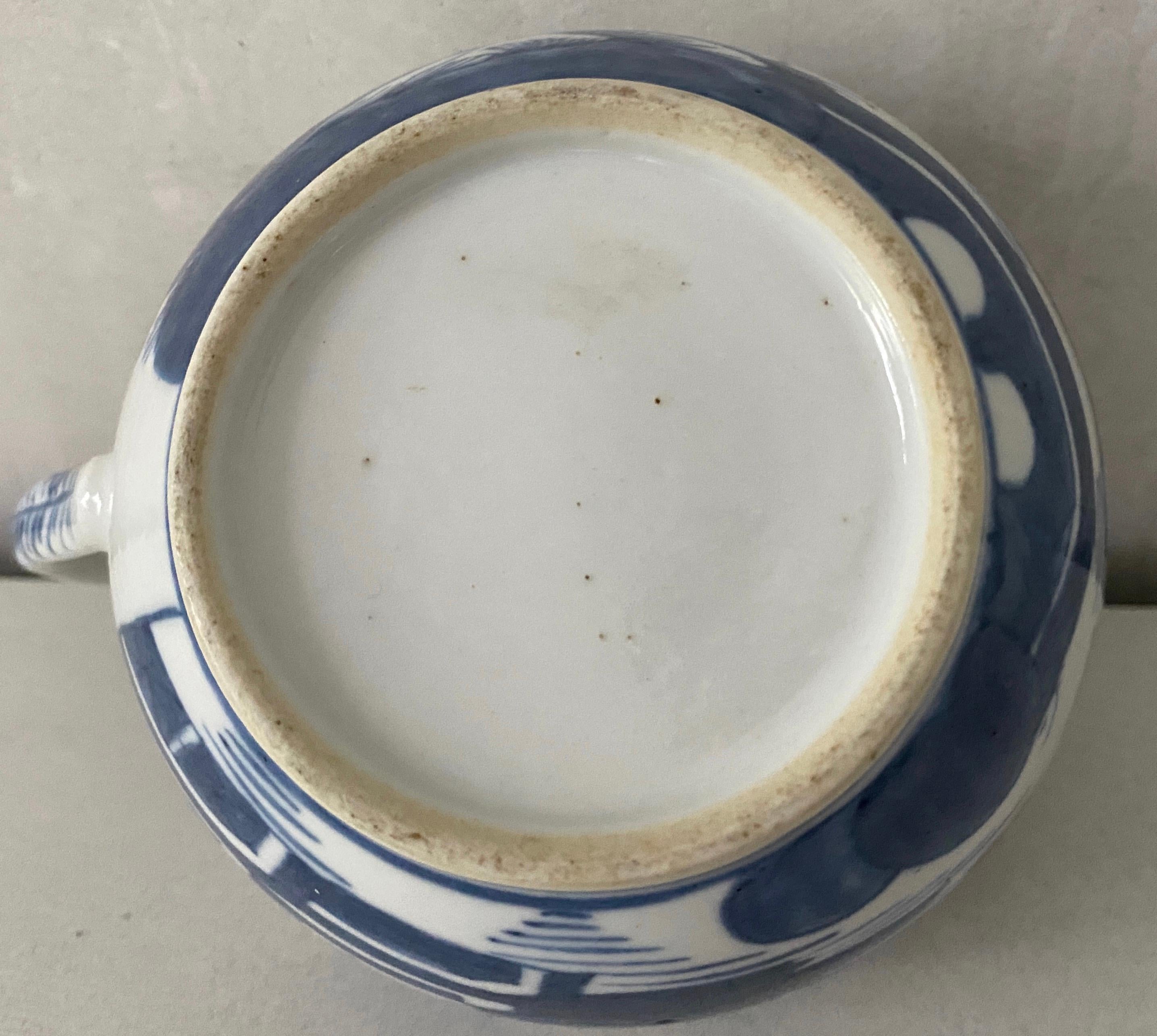 Brocca da latte cinese da esportazione blu e bianca In condizioni buone in vendita a Sheffield, MA