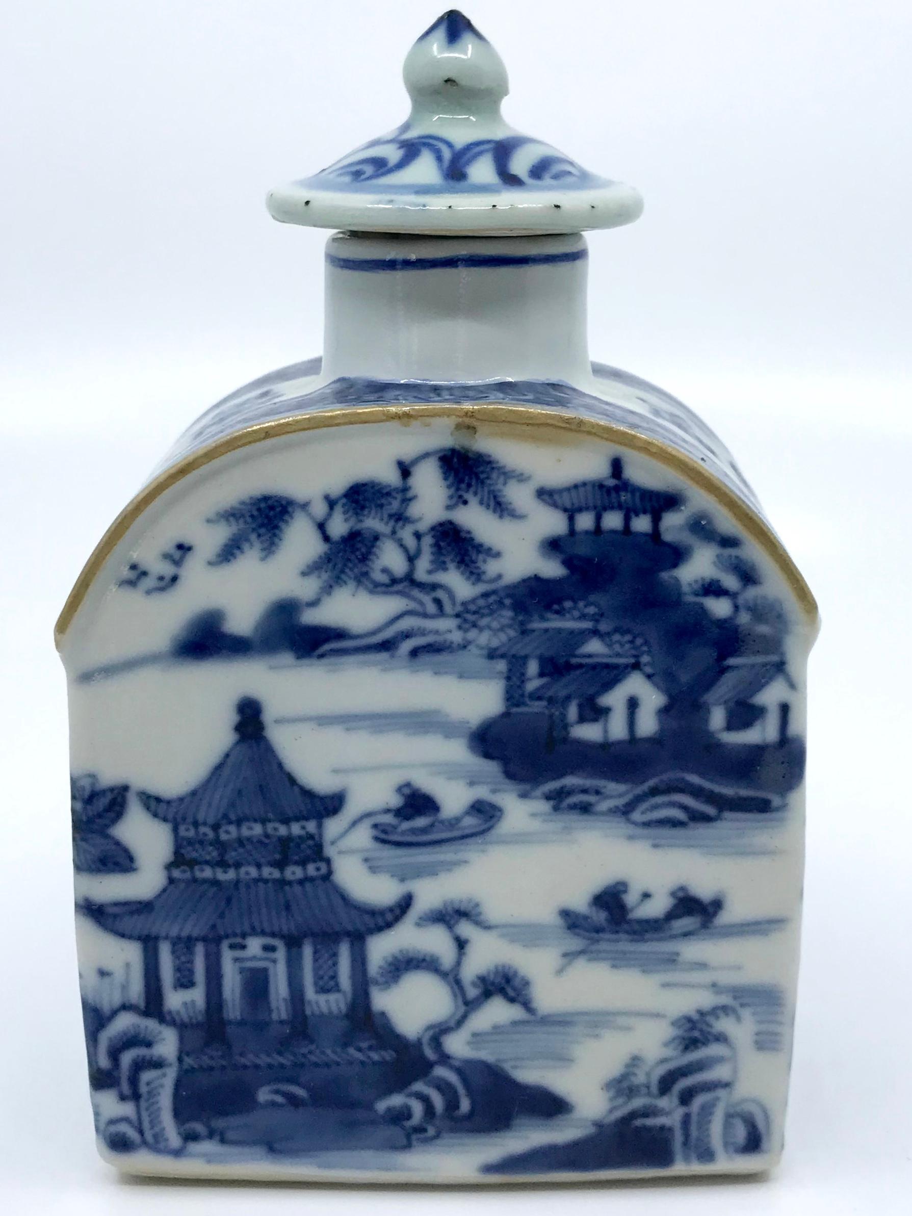 Chinoiseries Boîte à thé d'exportation chinoise bleue et blanche en vente