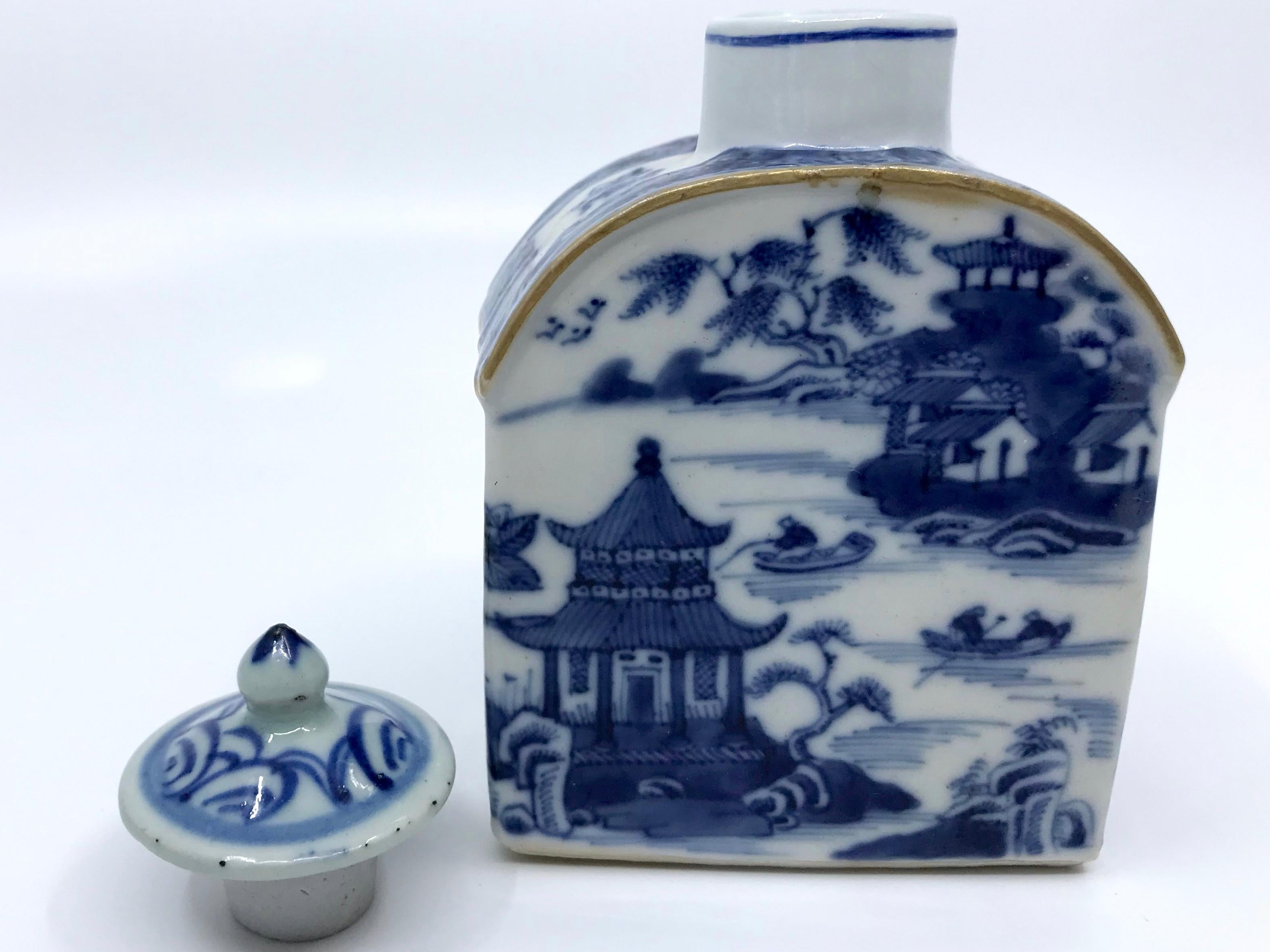 Hand-Painted Blue and White Chinese Export Tea Caddy For Sale