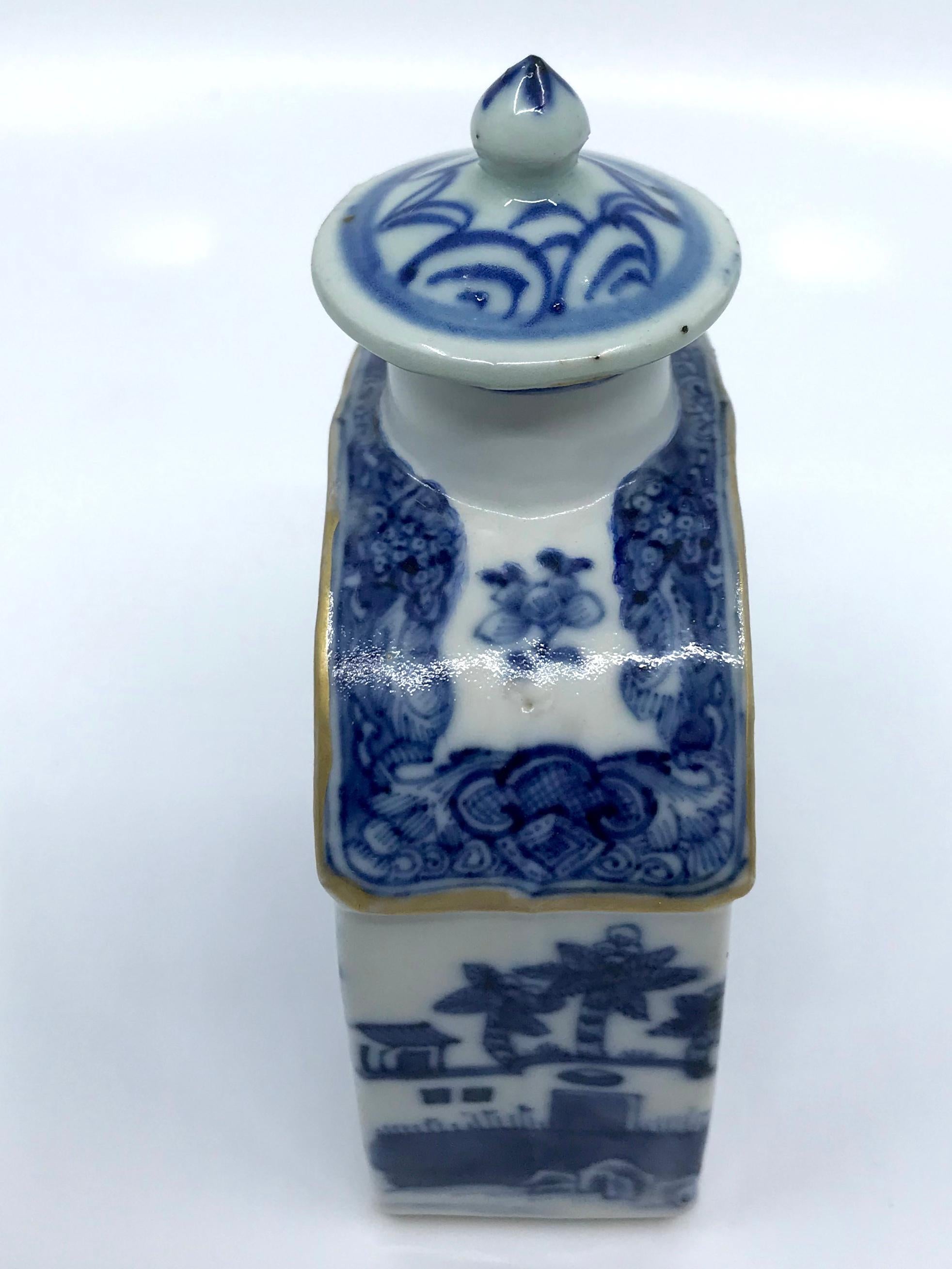 XIXe siècle Boîte à thé d'exportation chinoise bleue et blanche en vente