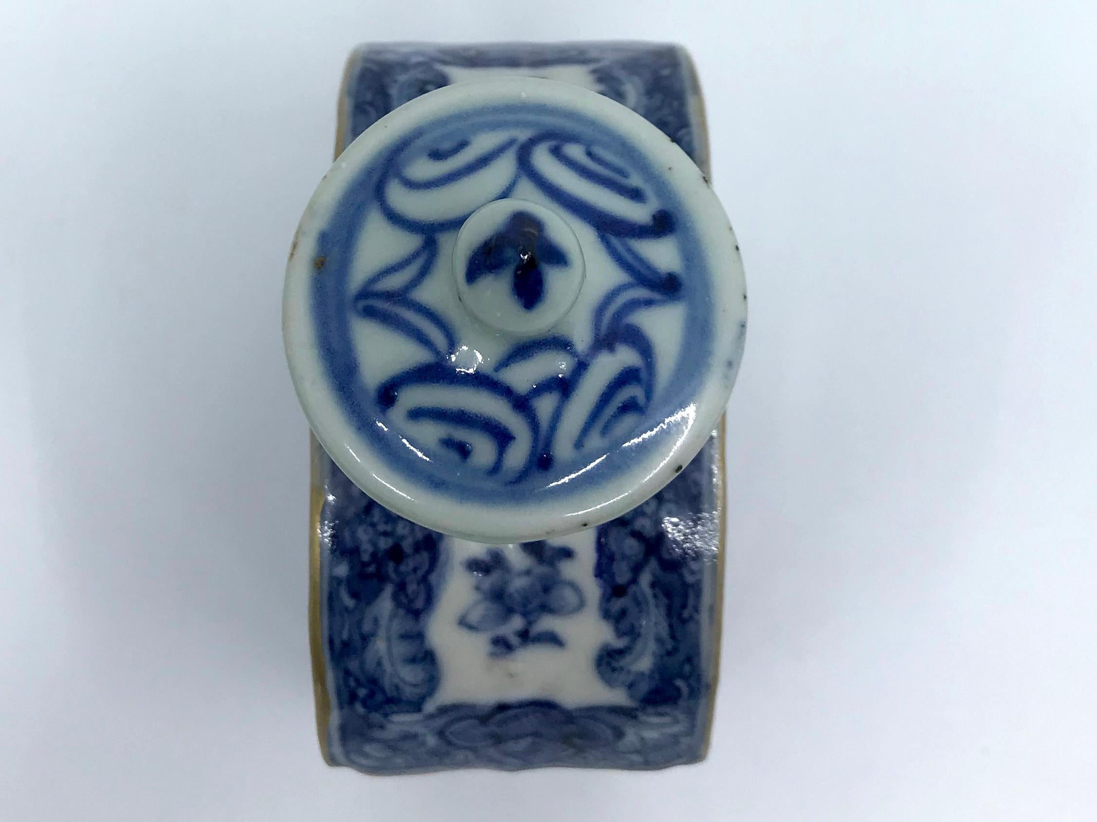 Boîte à thé d'exportation chinoise bleue et blanche en vente 1