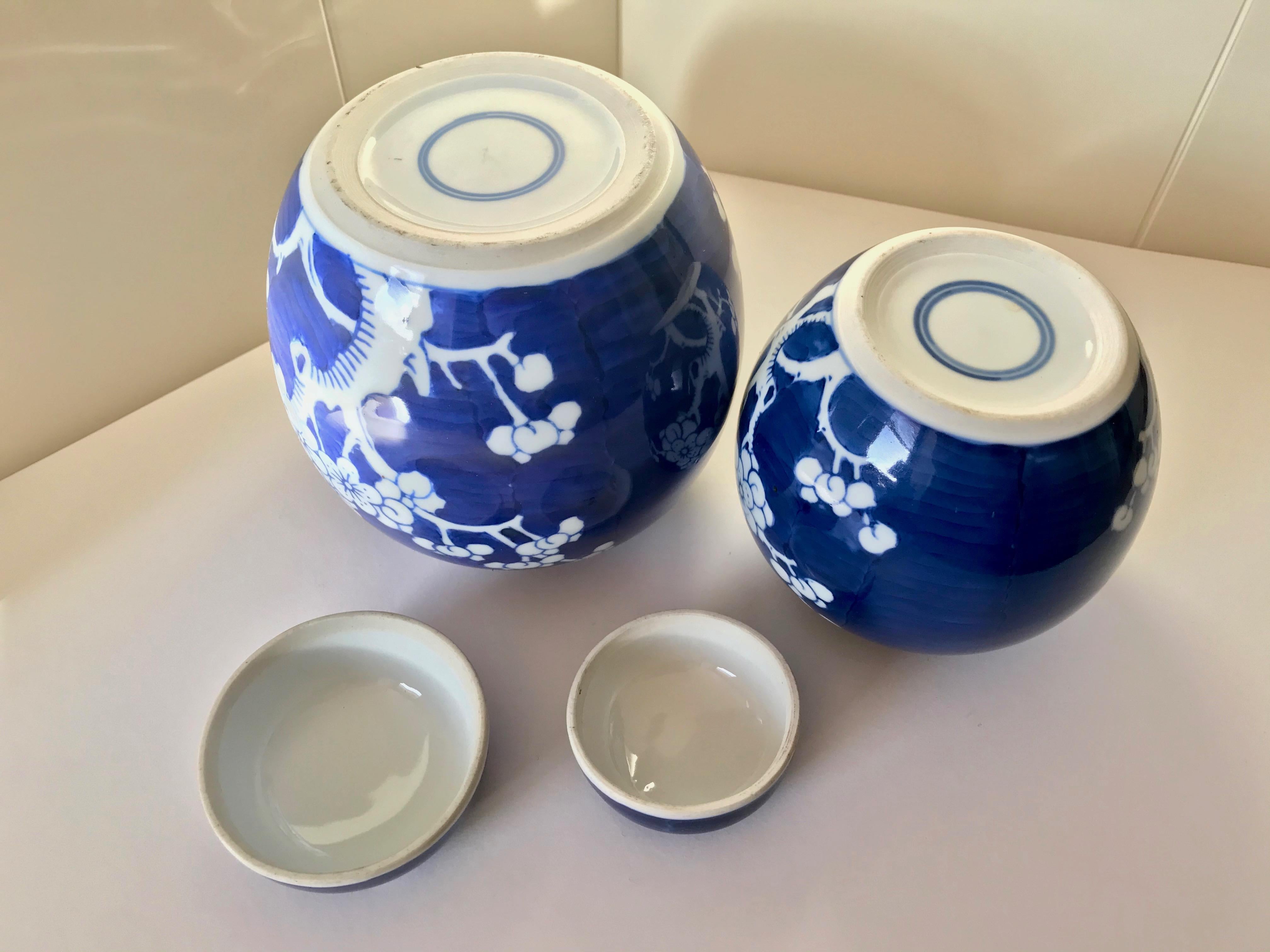 Asian Blue and White Chinese Ginger Jars with Lid Set of 2 For Sale