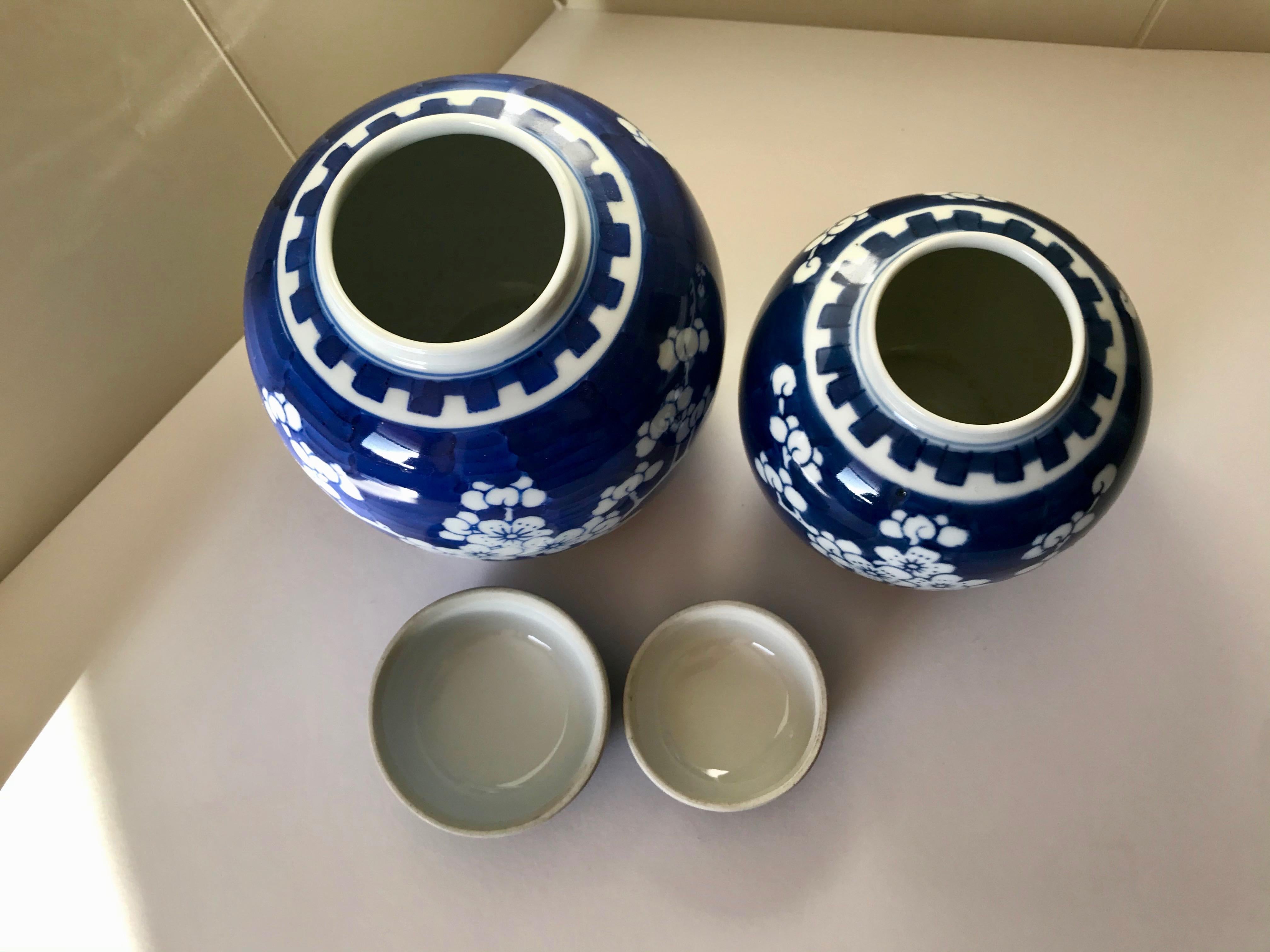 Blue and White Chinese Ginger Jars with Lid Set of 2 In Good Condition For Sale In London, GB