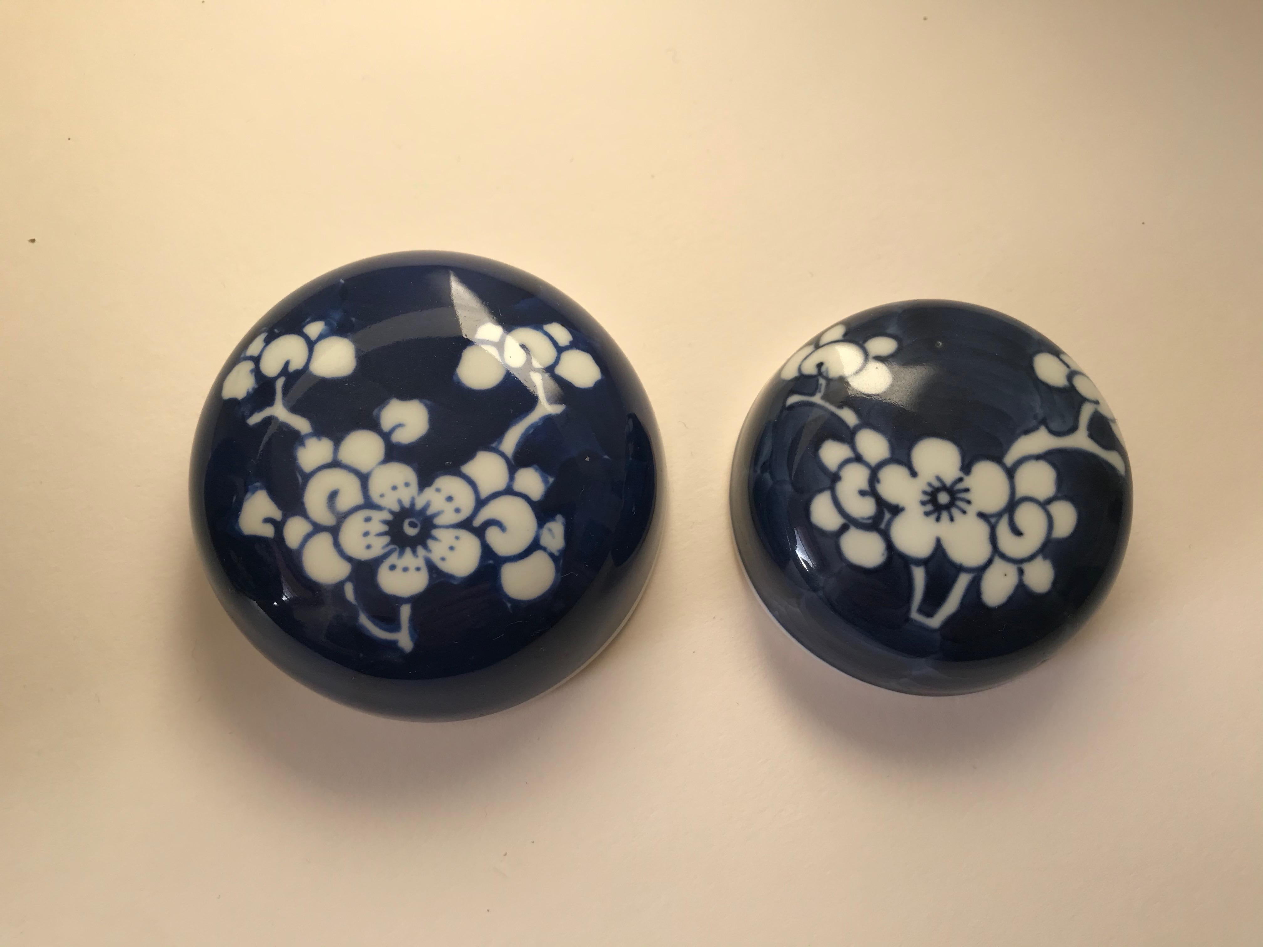 Blue and White Chinese Ginger Jars with Lid Set of 2 For Sale 2