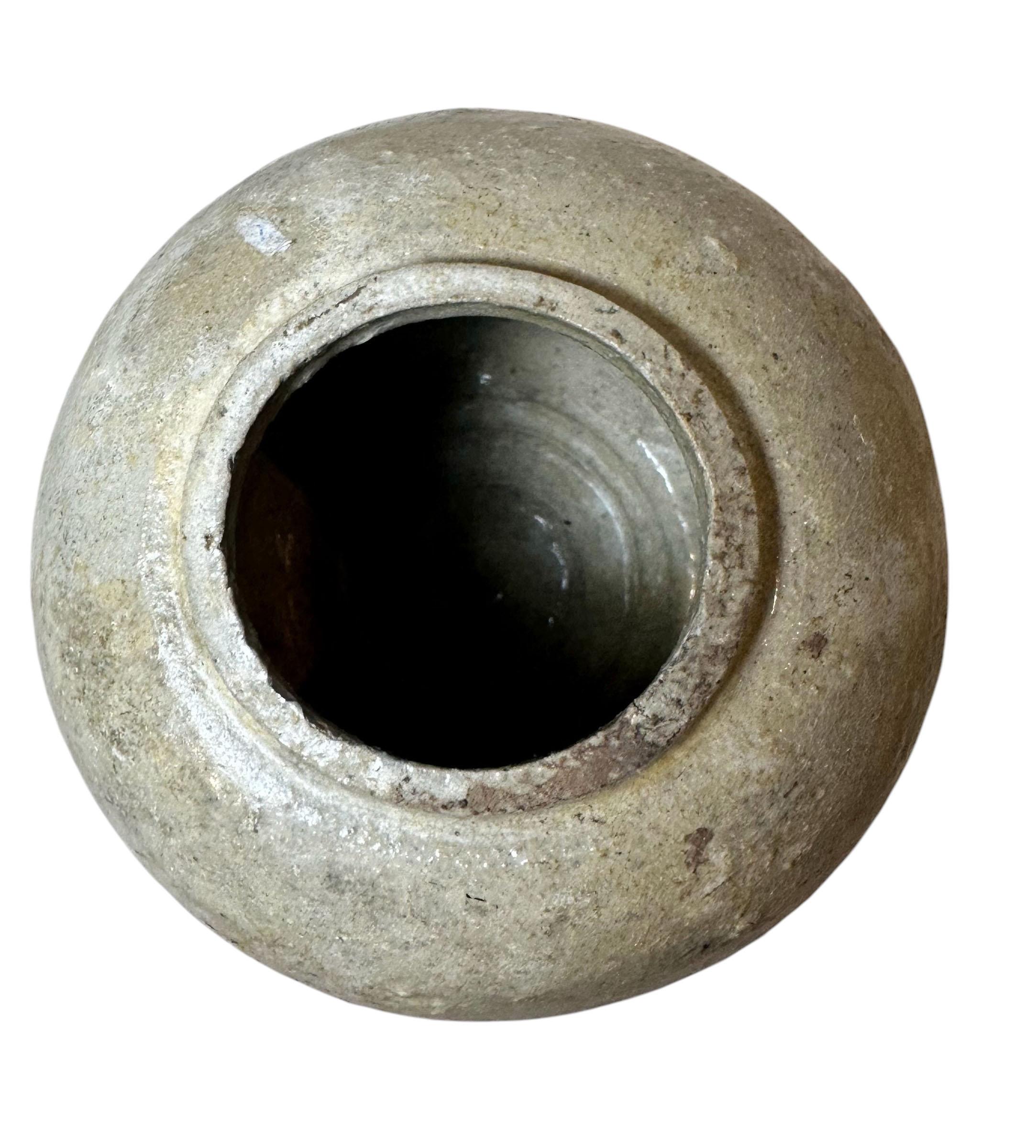 Cinese Vaso cinese in pietra arenaria smaltata di colore bianco e blu in vendita